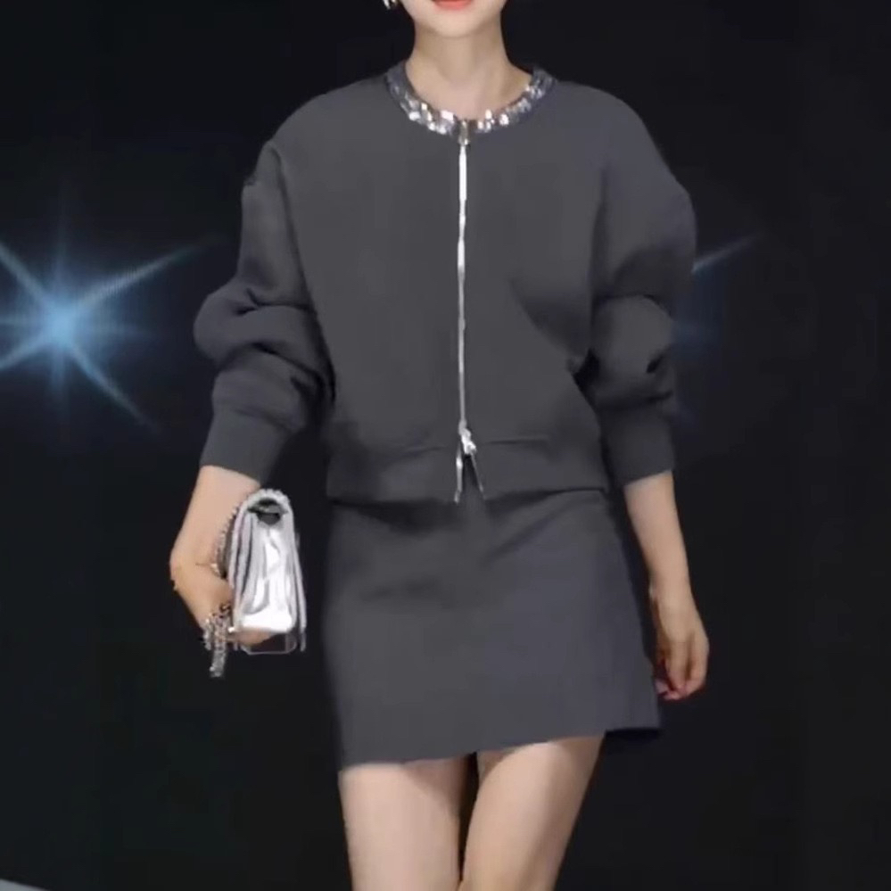 新款灰色圆领拉链外套短裙时尚女装