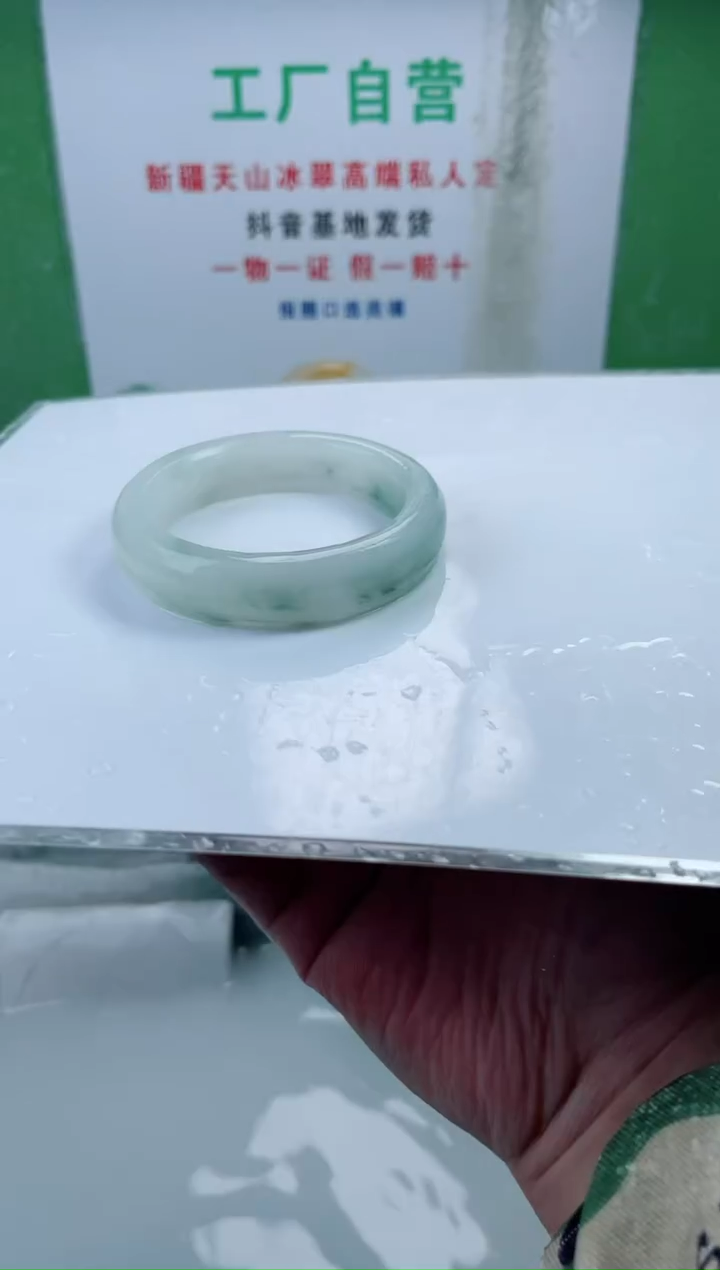 【闪购商品】定制石英质玉手镯未镶嵌58