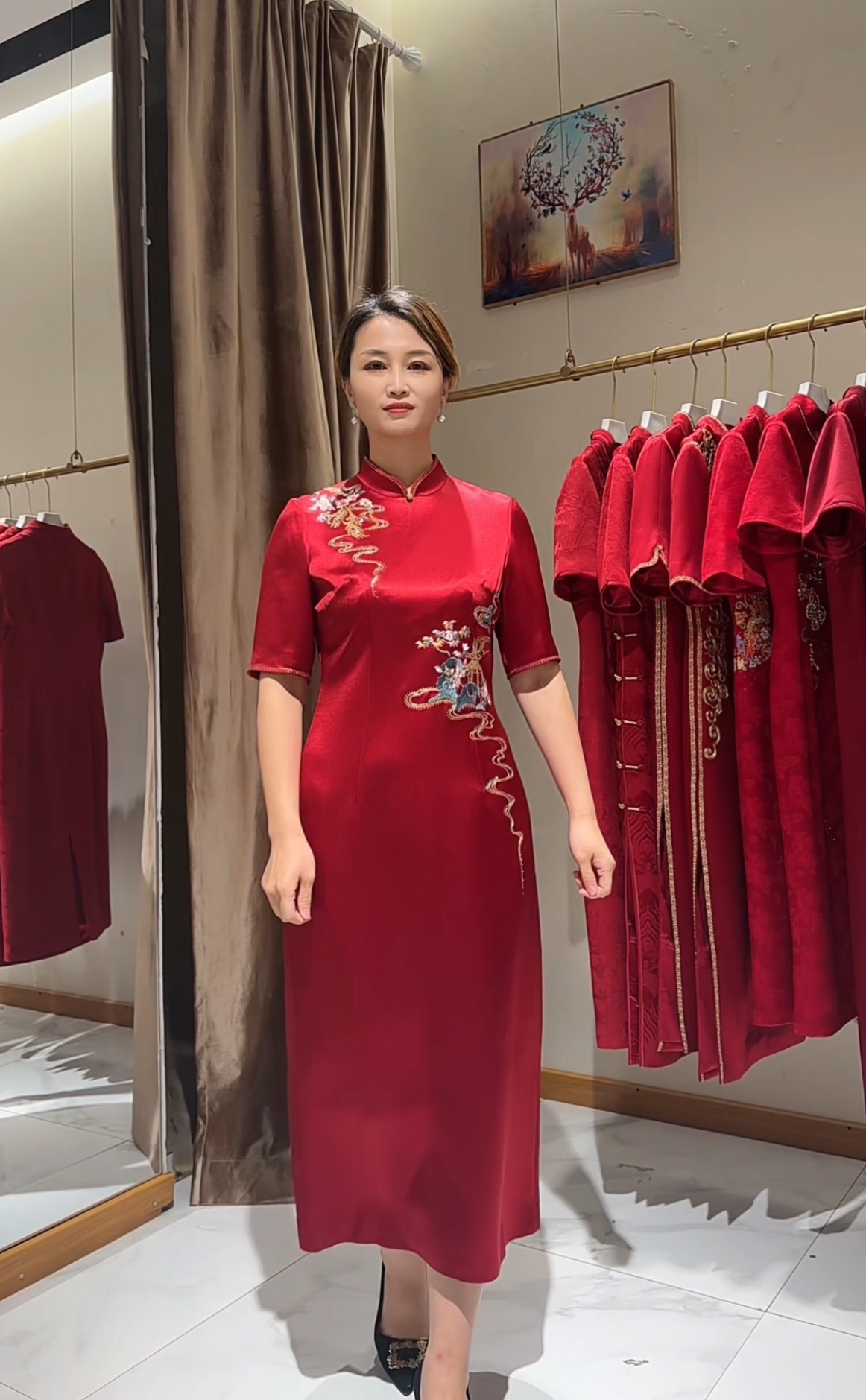 17923朱紫瑜酒红三醋酸面料喜婆婆喜妈妈婚宴旗袍礼服后开叉