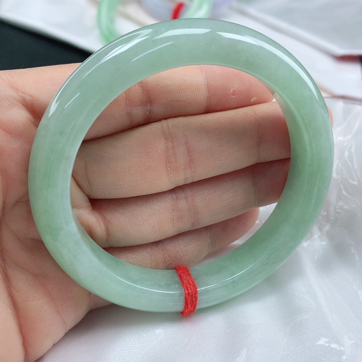 翡翠手镯未镶嵌58+果绿翡翠手镯