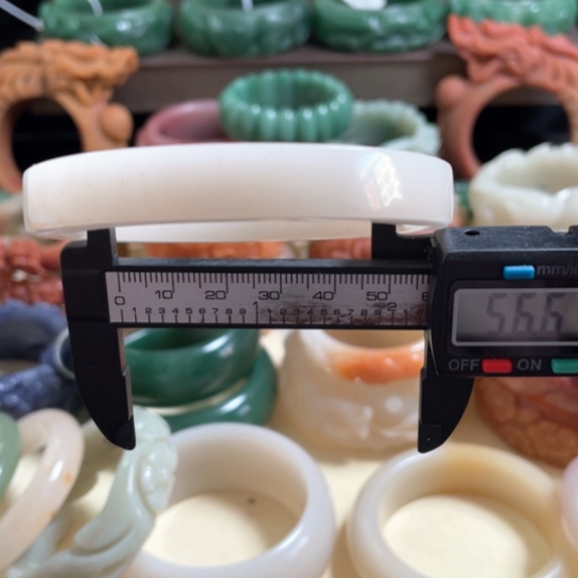 【闪购商品】石英质玉手镯未镶嵌