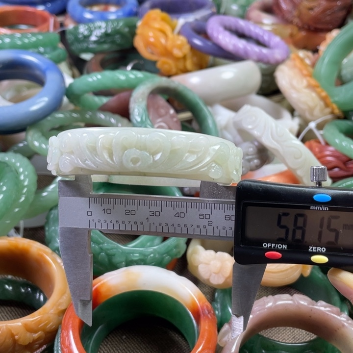 石英质玉手镯未镶嵌