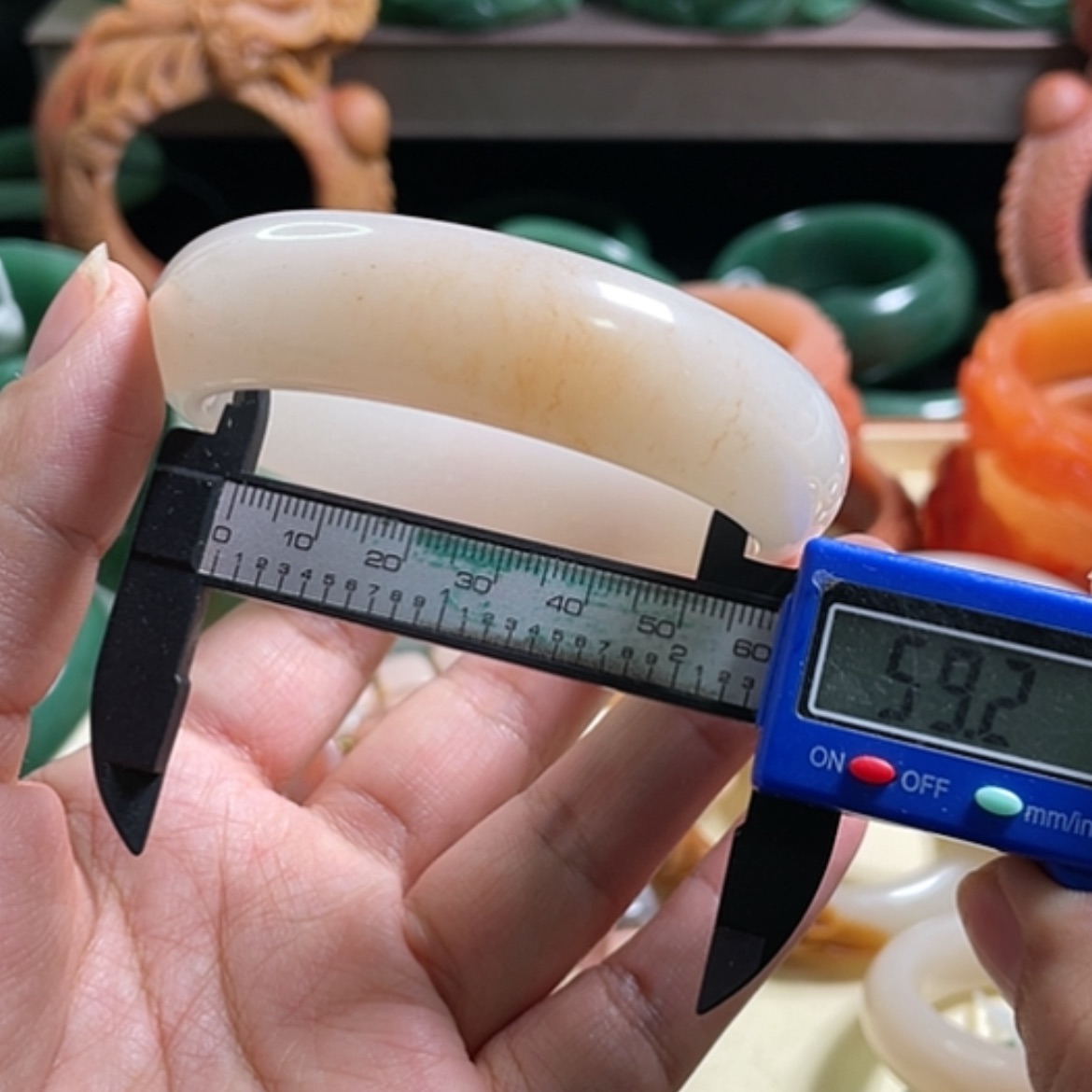 【闪购商品】石英质玉手镯未镶嵌