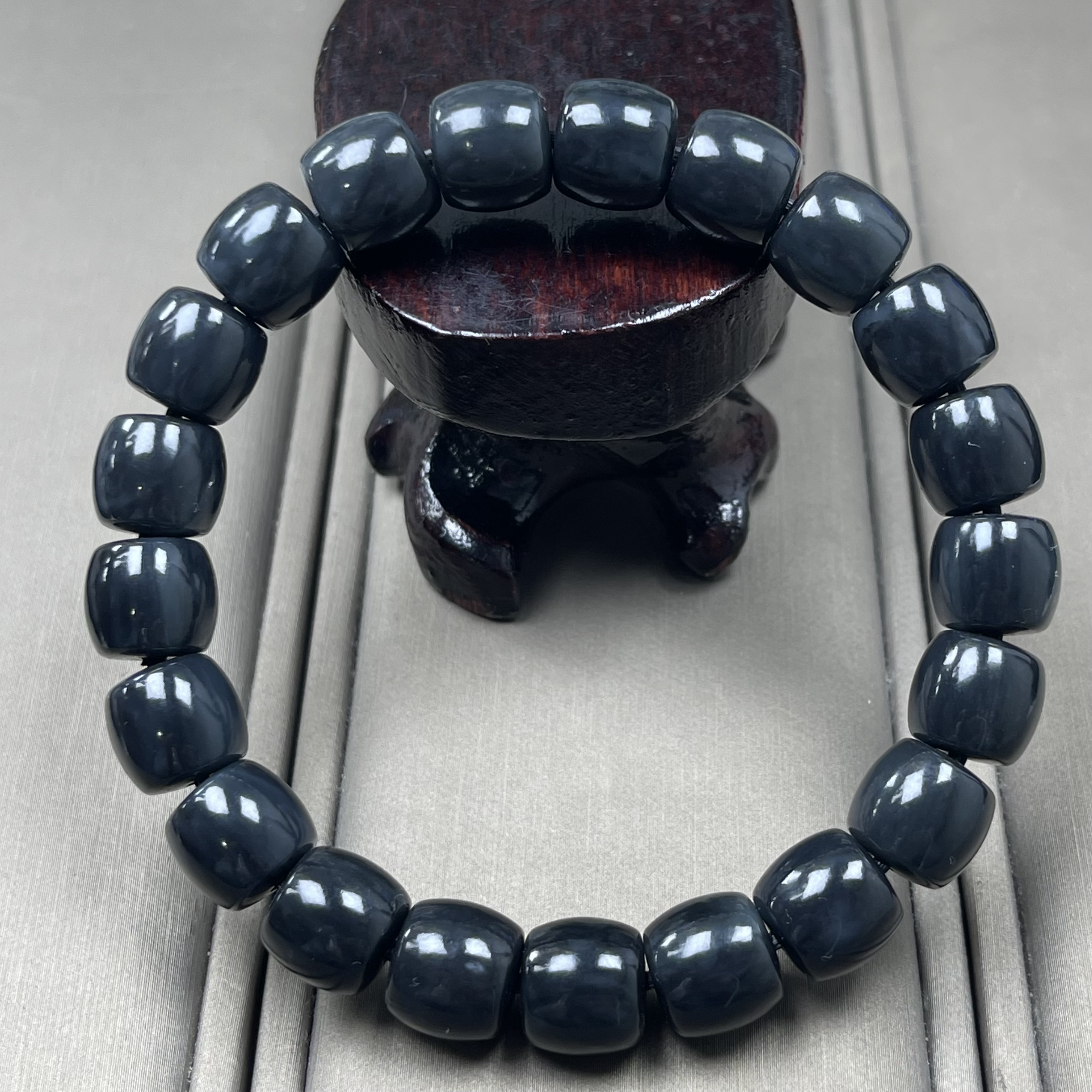 天然和田玉新疆山料聚墨青花卡10mm直切手串一物一证黑色