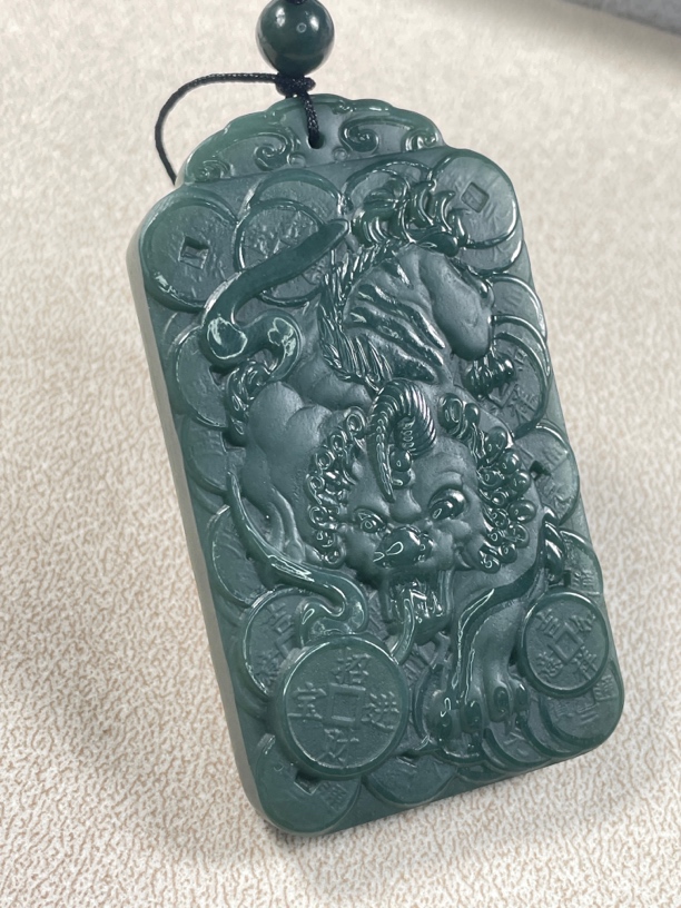 天然新疆和田玉青玉挂件