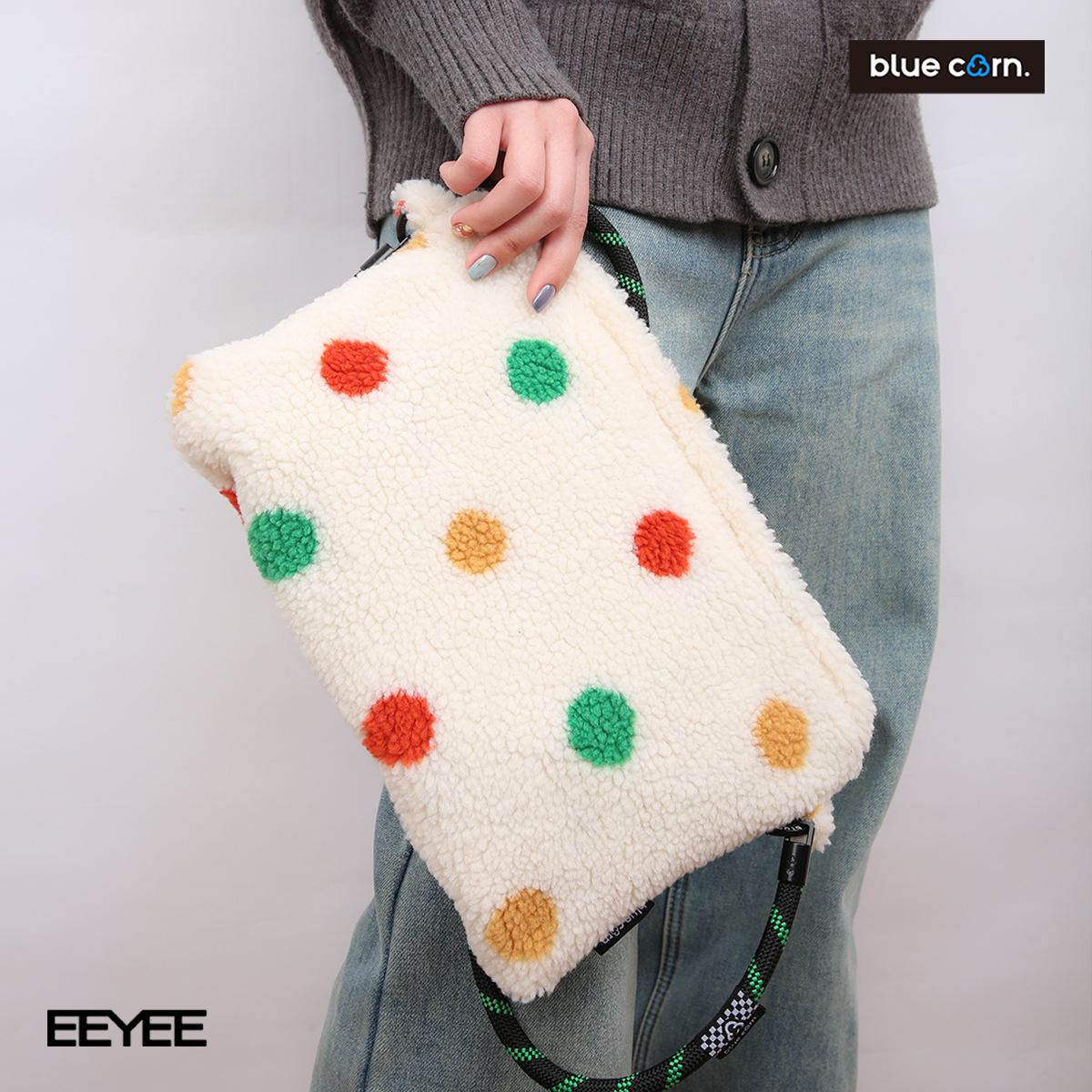 Bluecorn伊亚伊原创 秋冬限定颗粒绒斜跨可爱百搭数码通用背包