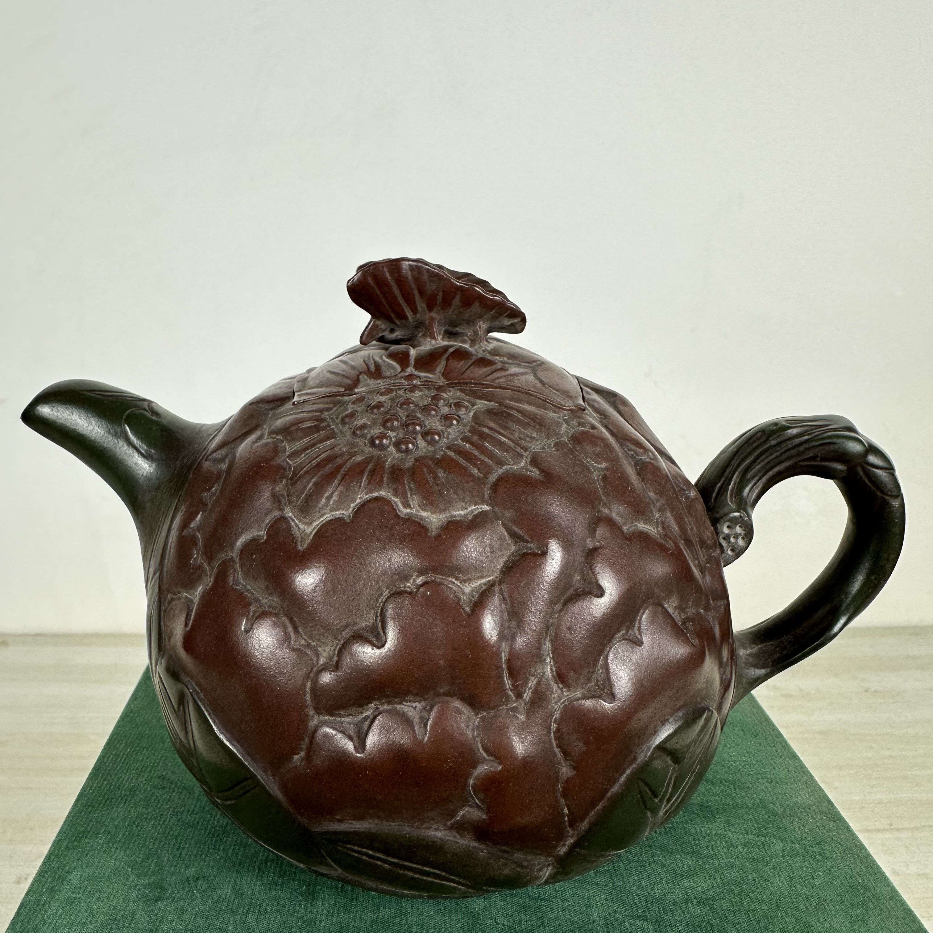 全手工牡丹紫砂壶550c长19厘米直径12厘米高12厘米红泥14孔出水