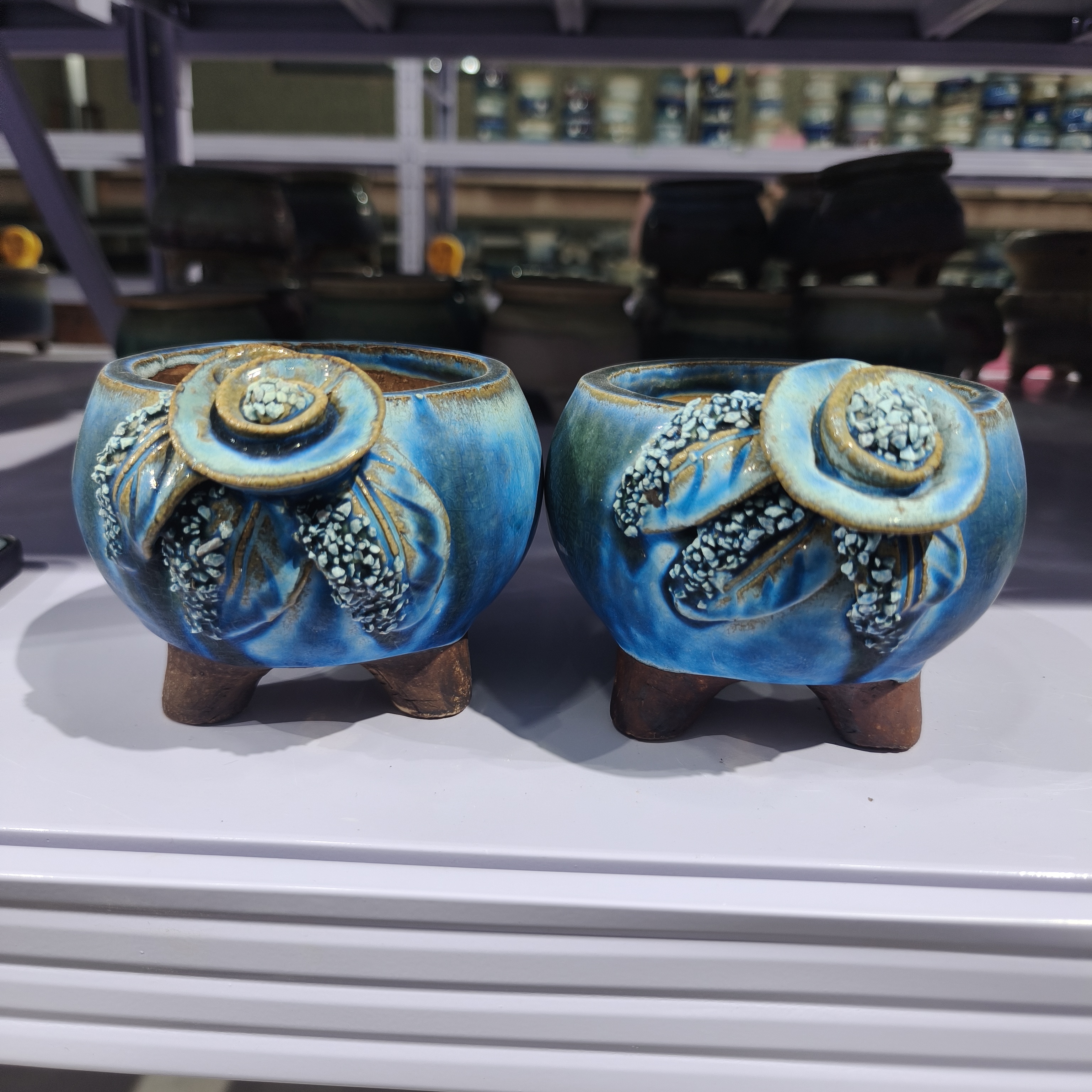 青铜小花包子盆2个包邮，内口9高9左右，麦饭石材质，透气好