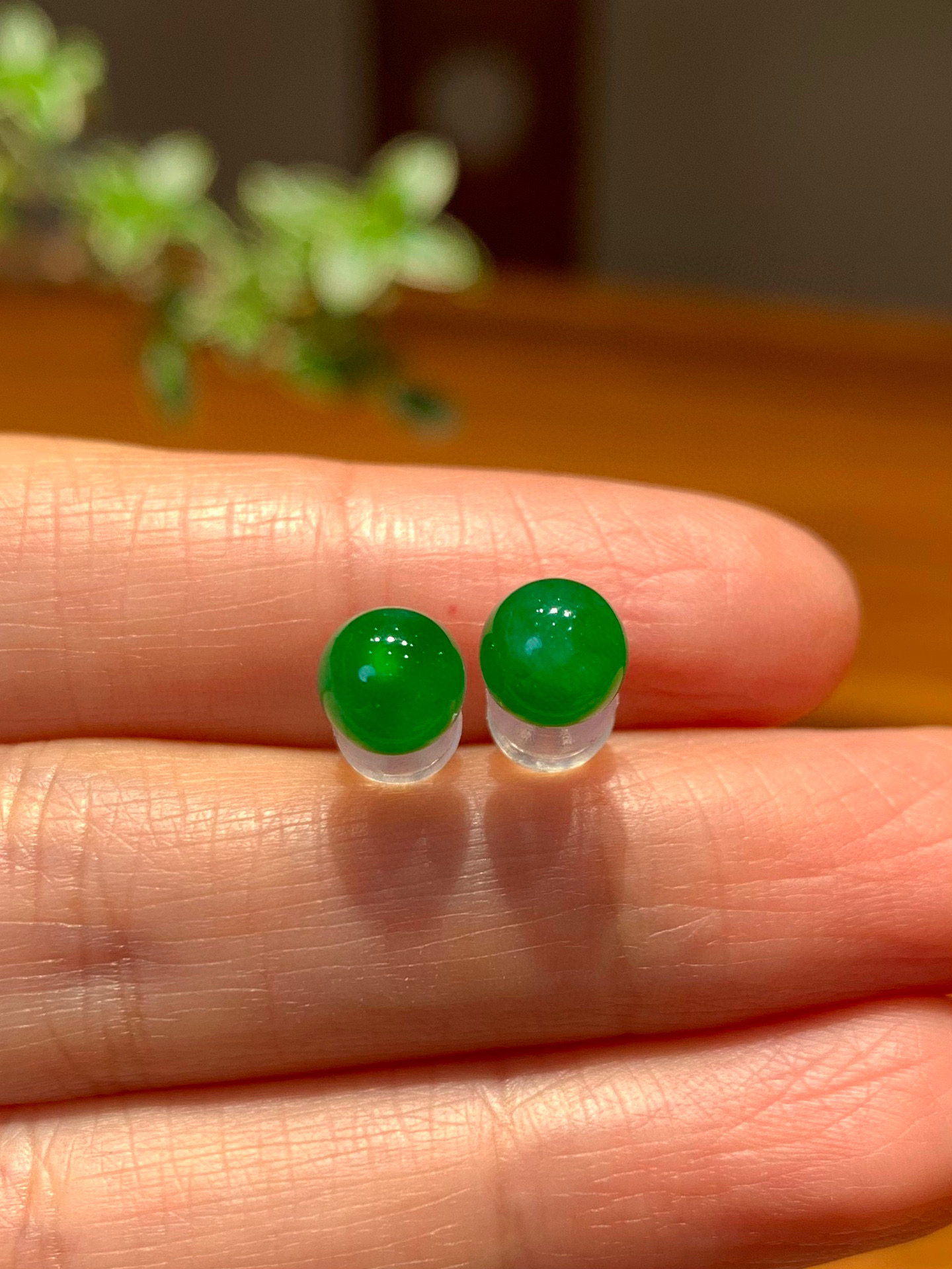 18K金南非钻精工镶嵌缅甸翡翠A货辣色珠珠耳钉