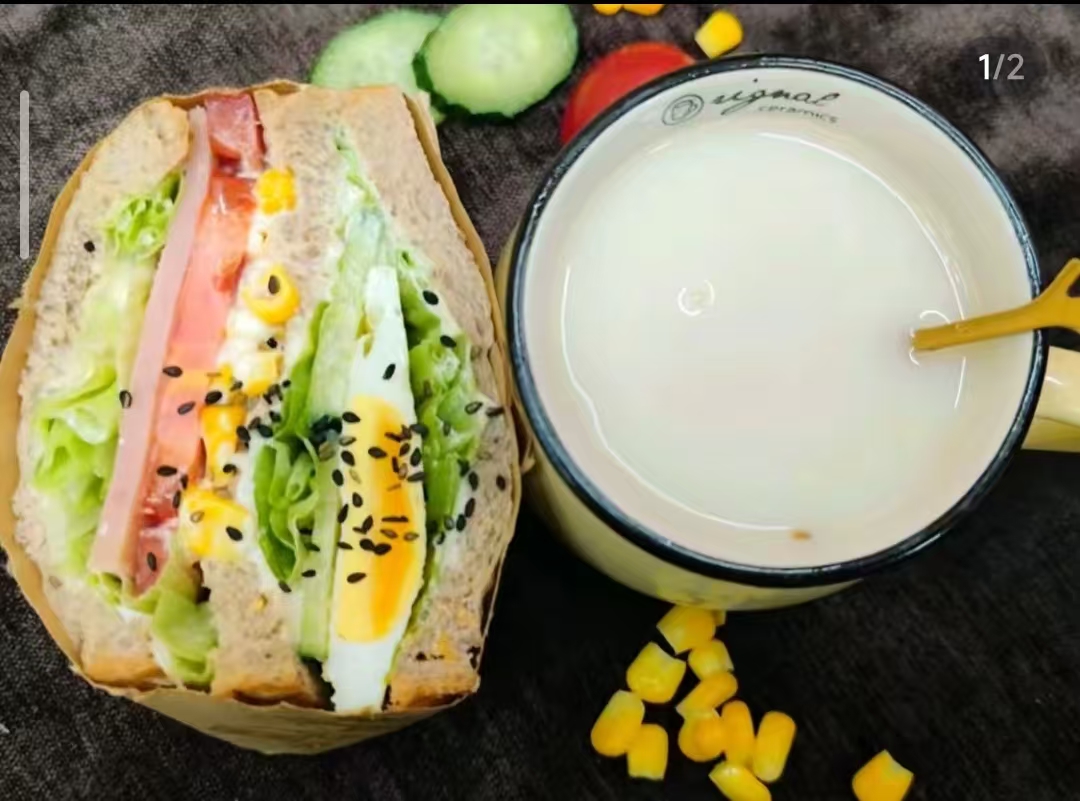 火腿三明治+原味豆浆