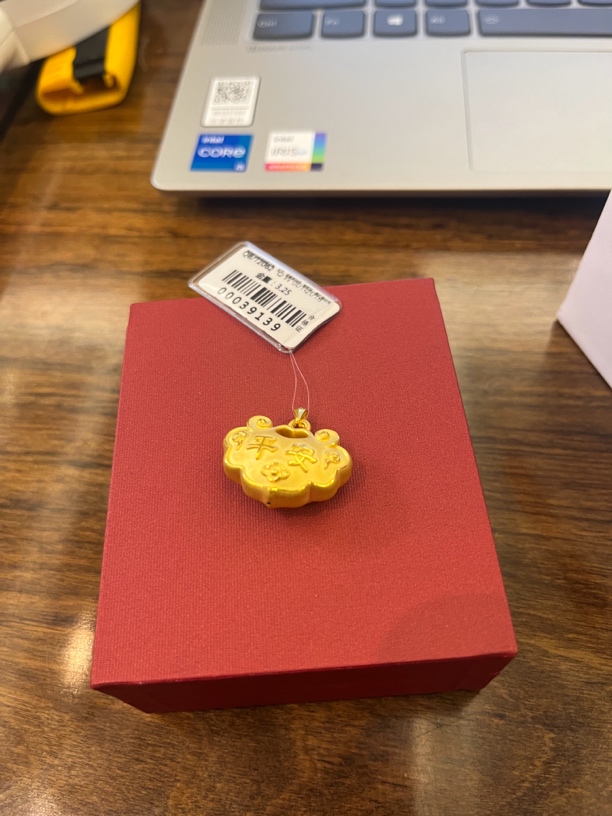黄金平安锁饰品时尚