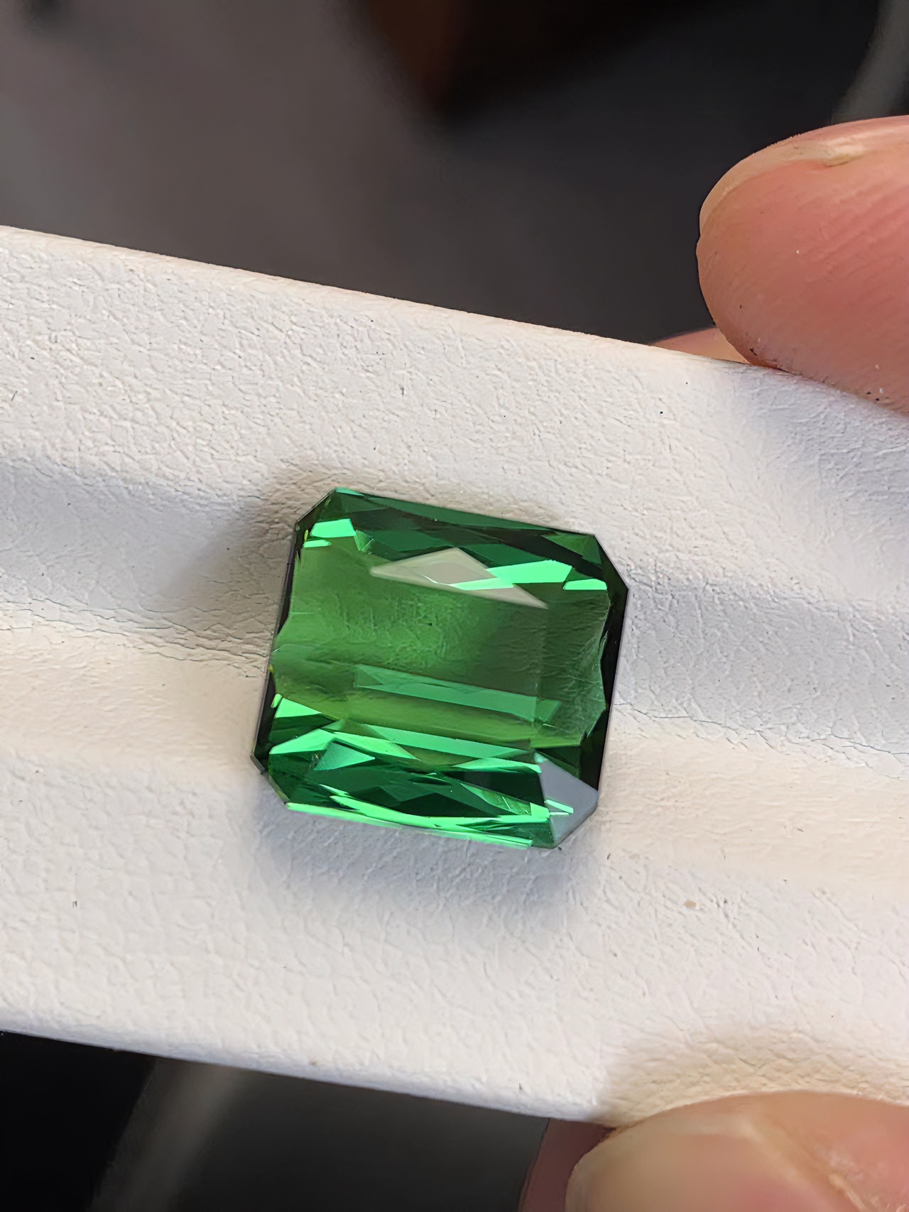 纯玻璃净体通透大颗满绿碧玺 精美飘绿阿斯切 毕业级别10.13ct