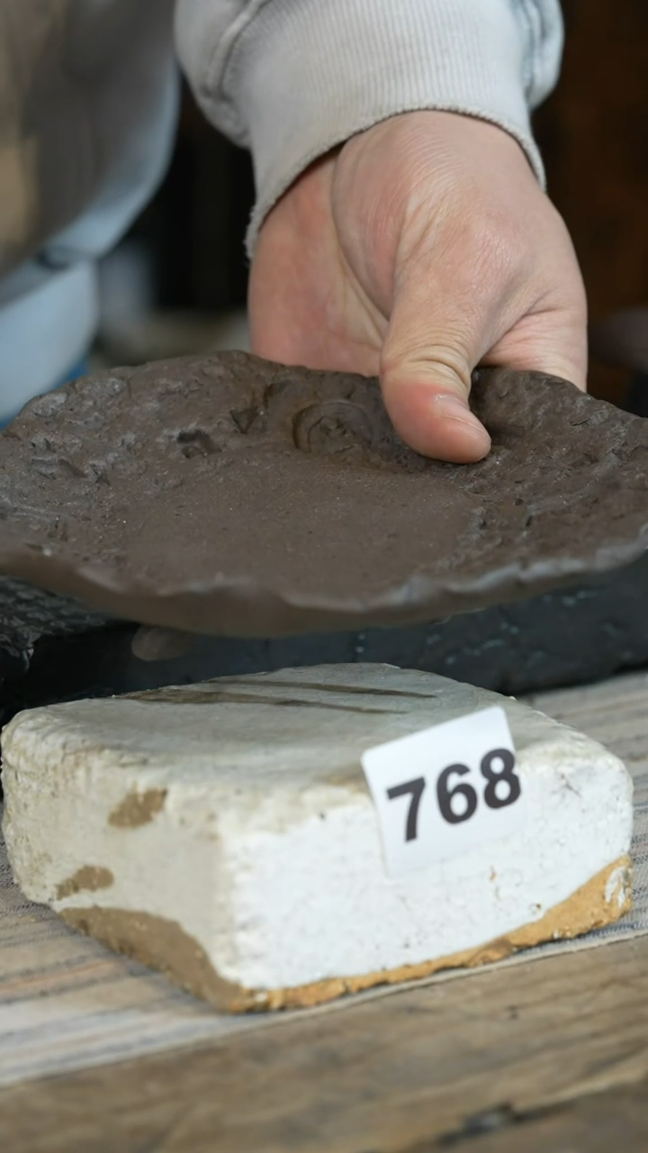 【闪购商品】瓷其他三足