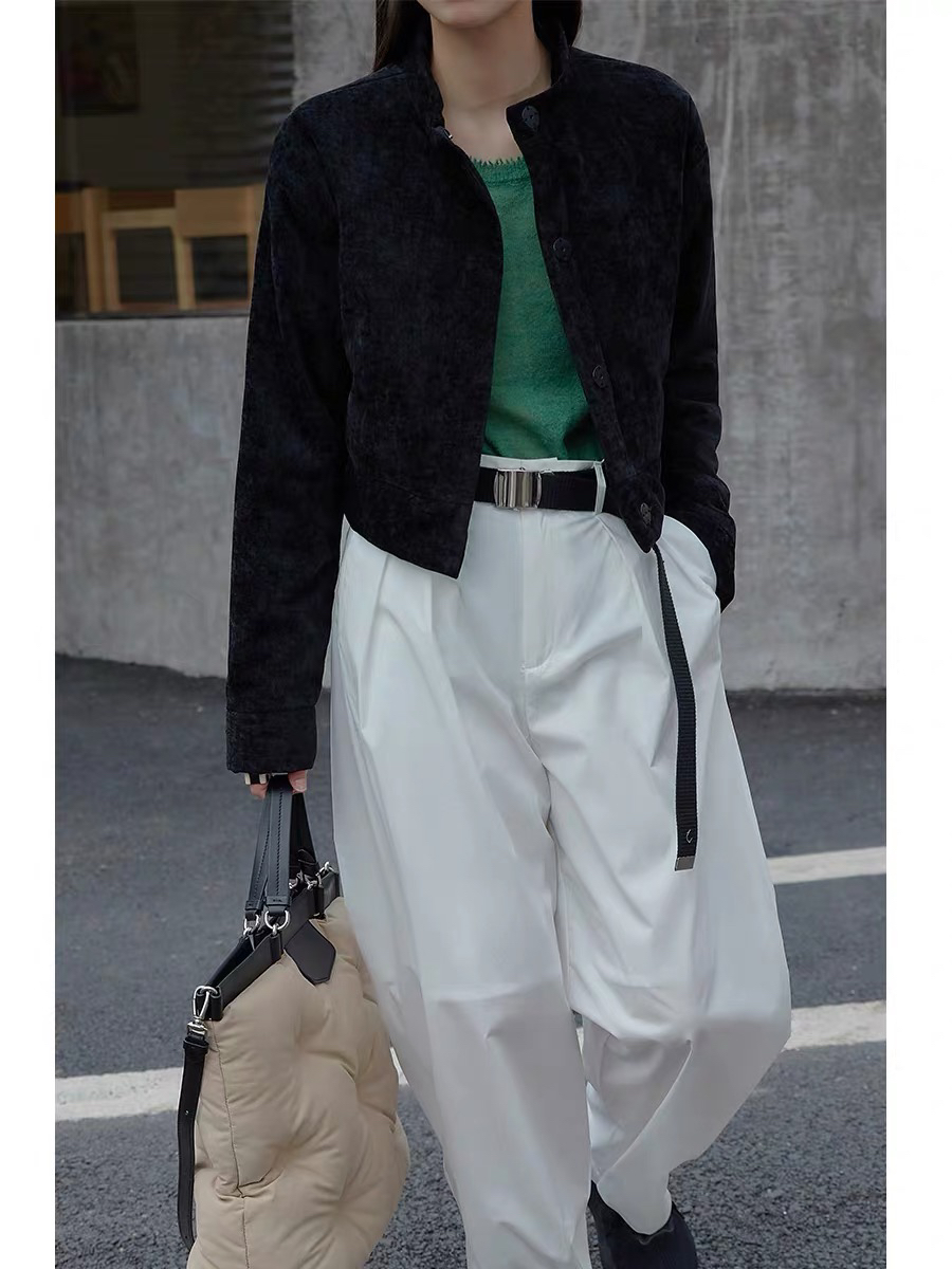 新款孤品衣服有瑕疵不介意再拍。