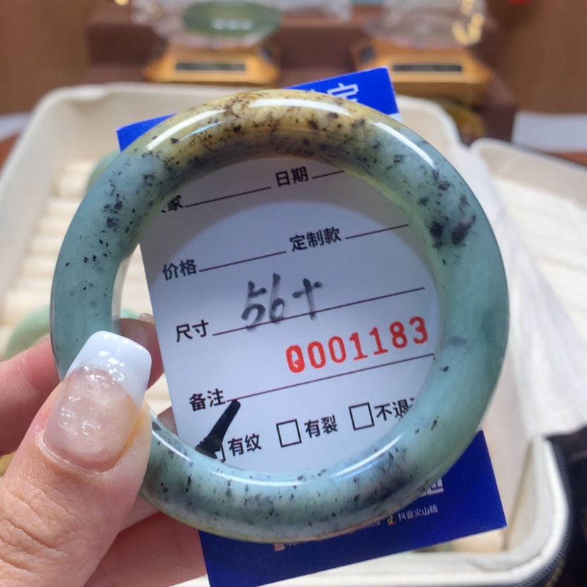 【闪购商品】蛇纹石玉手镯未镶嵌