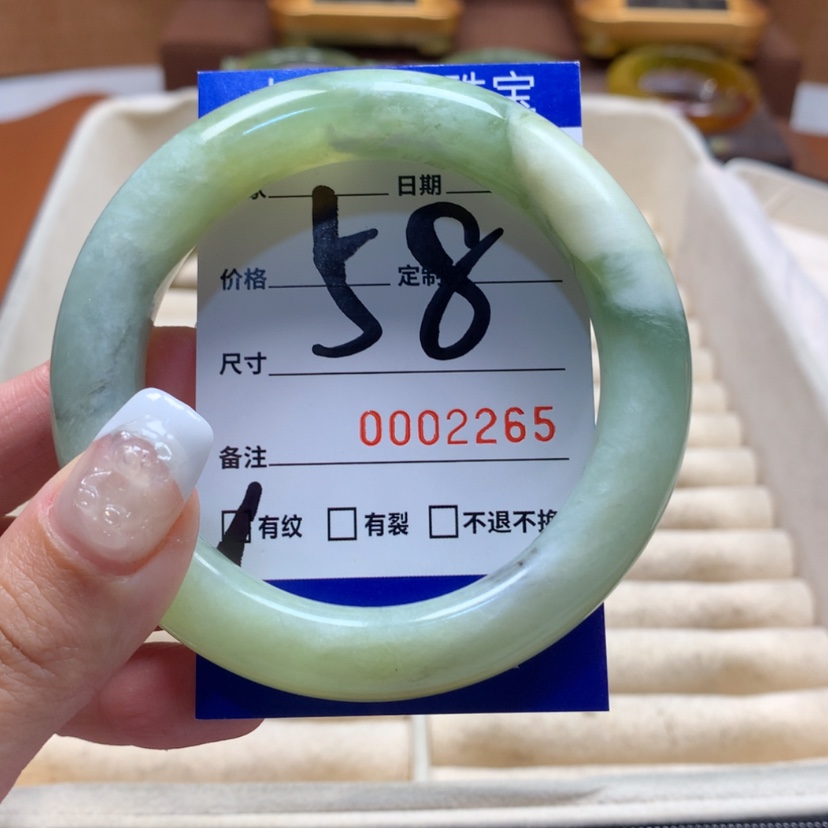 【闪购商品】蛇纹石玉手镯未镶嵌