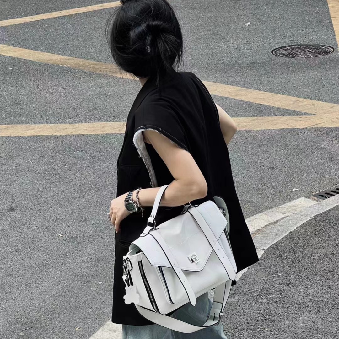 赔钱（清孤品无瑕疵）时尚百搭单价斜挎手拎油蜡皮信封包