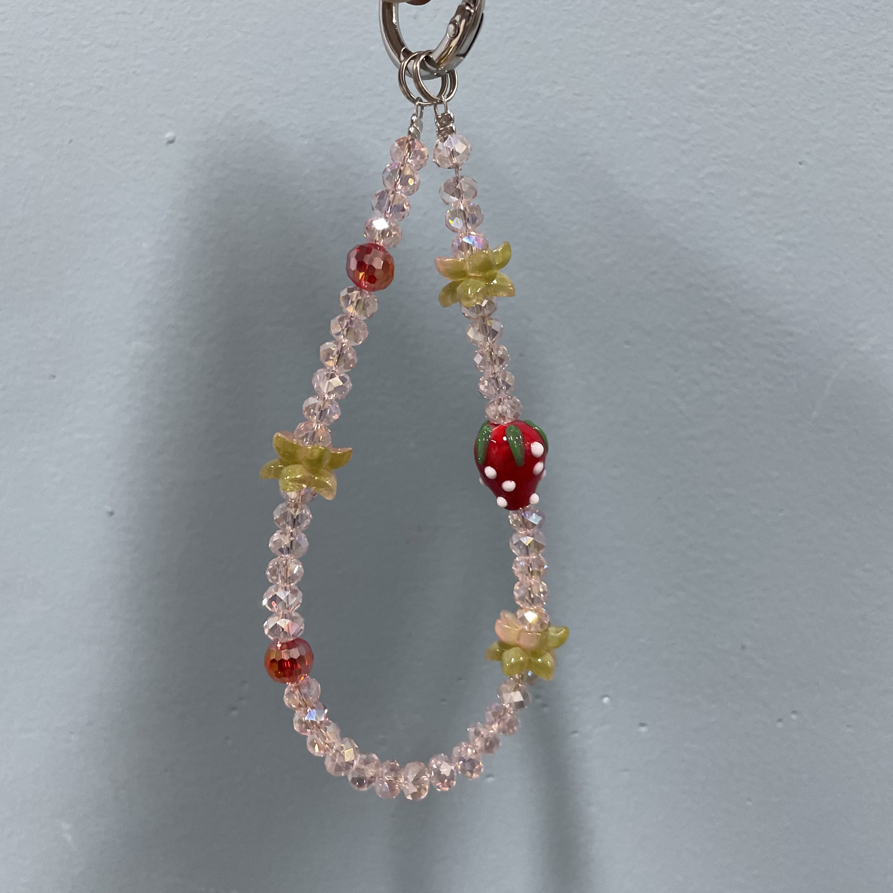 粉珠红草莓款手机链H135