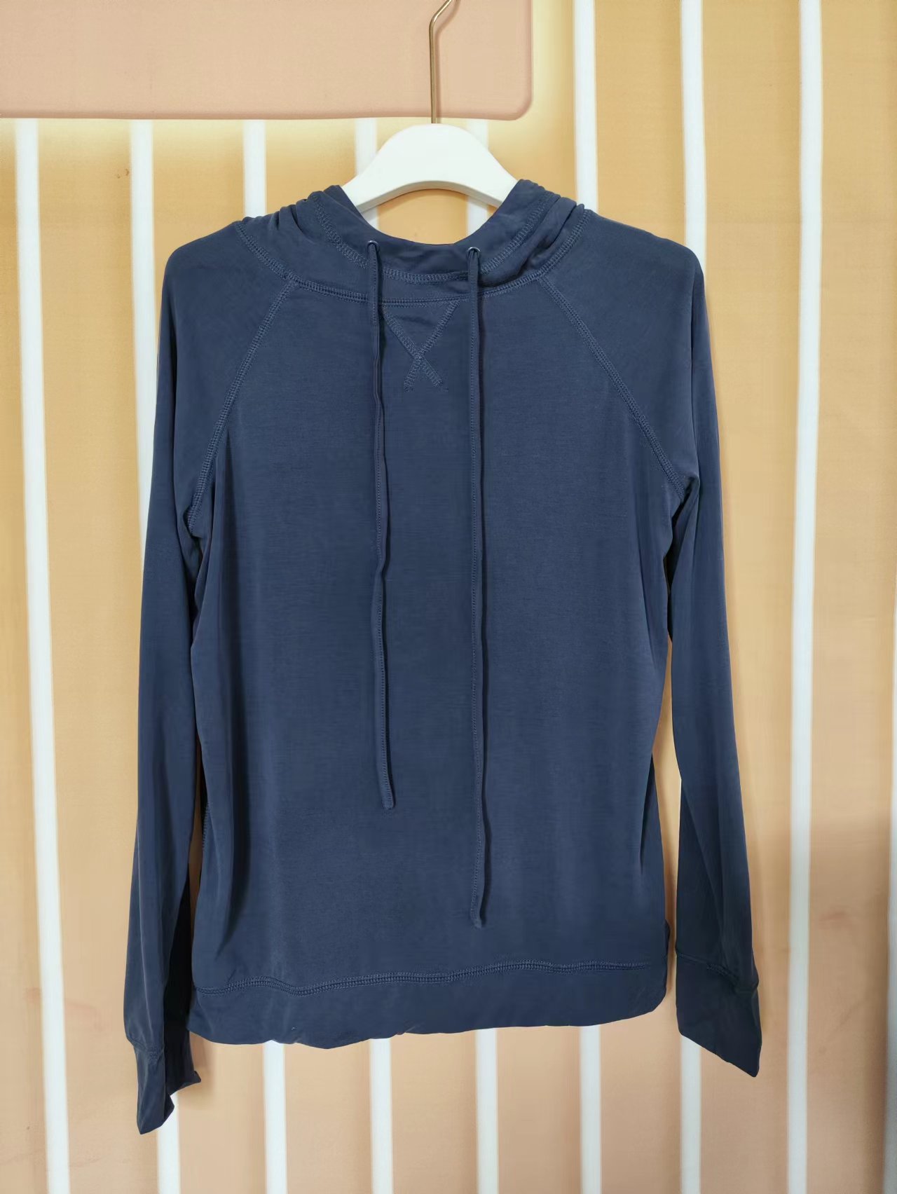 扣号链接休闲连帽卫衣运动户外百搭时尚卫衣显瘦气质潮流连帽卫衣