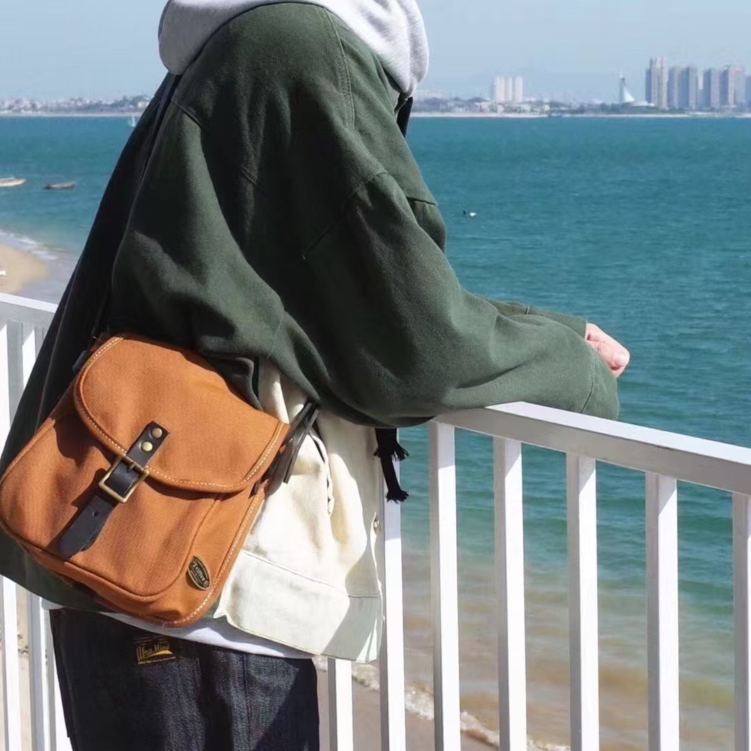 日系复古街头男女同款工装小包17038