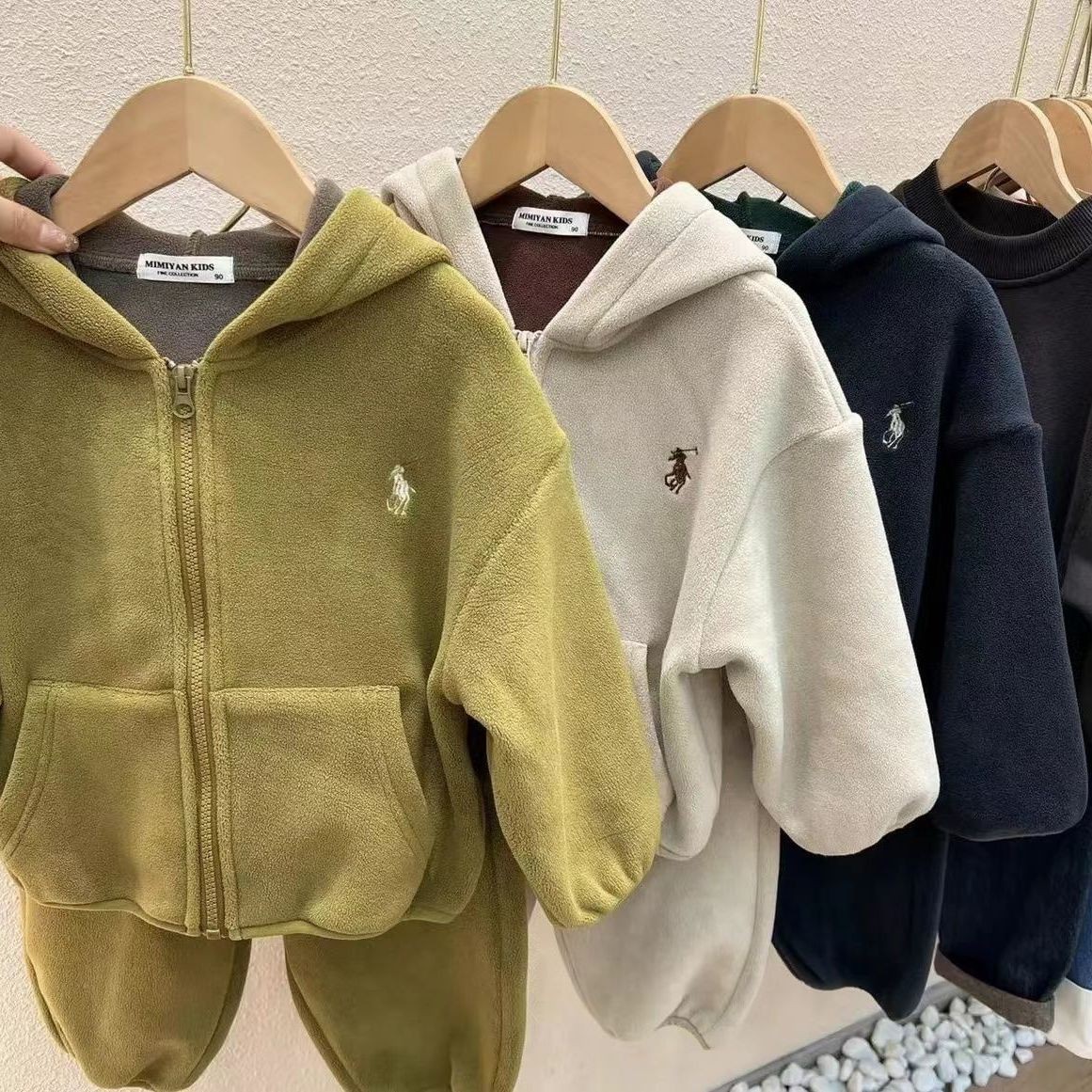儿童秋冬2025新款男女童上衣摇粒绒外套裤子加绒卫衣套装外穿保暖