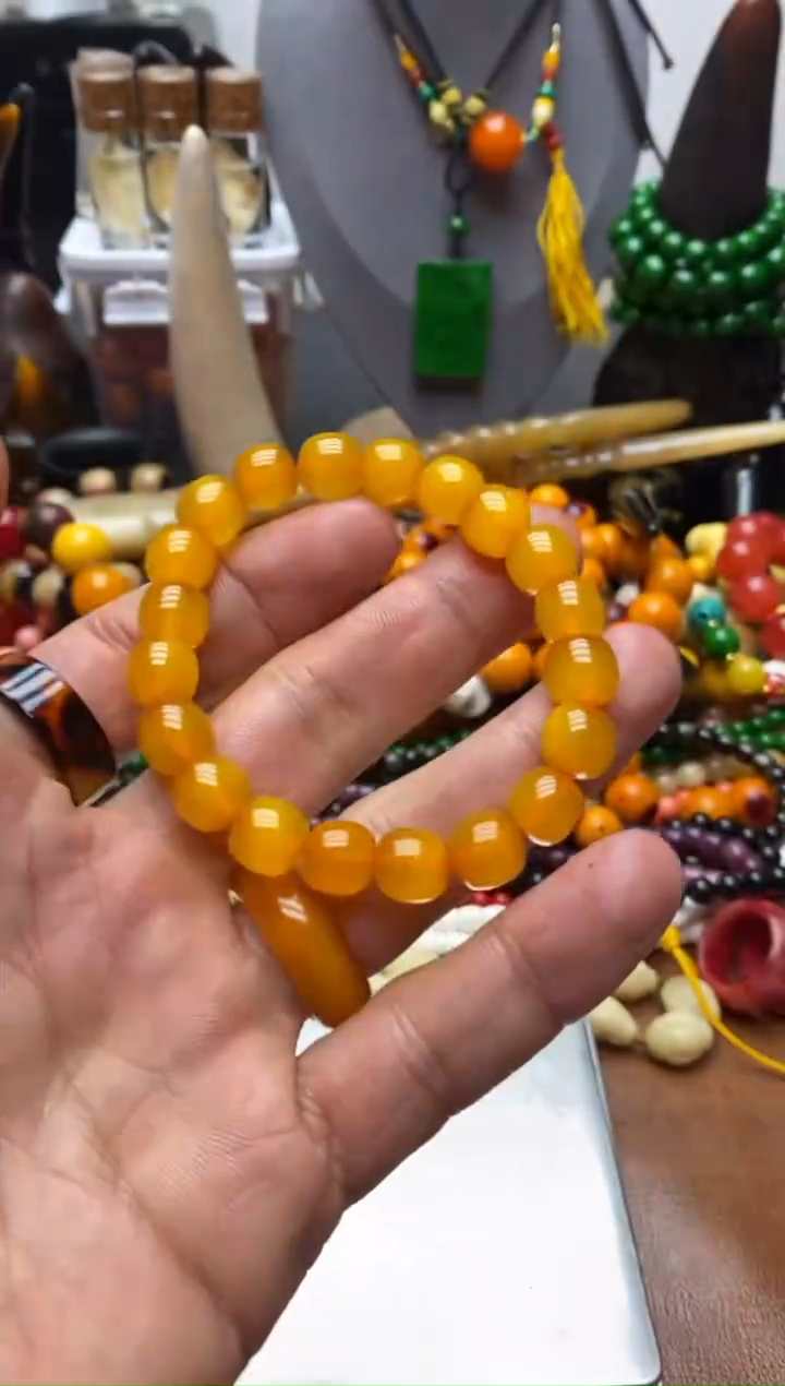 【闪购商品】黄手串1.0