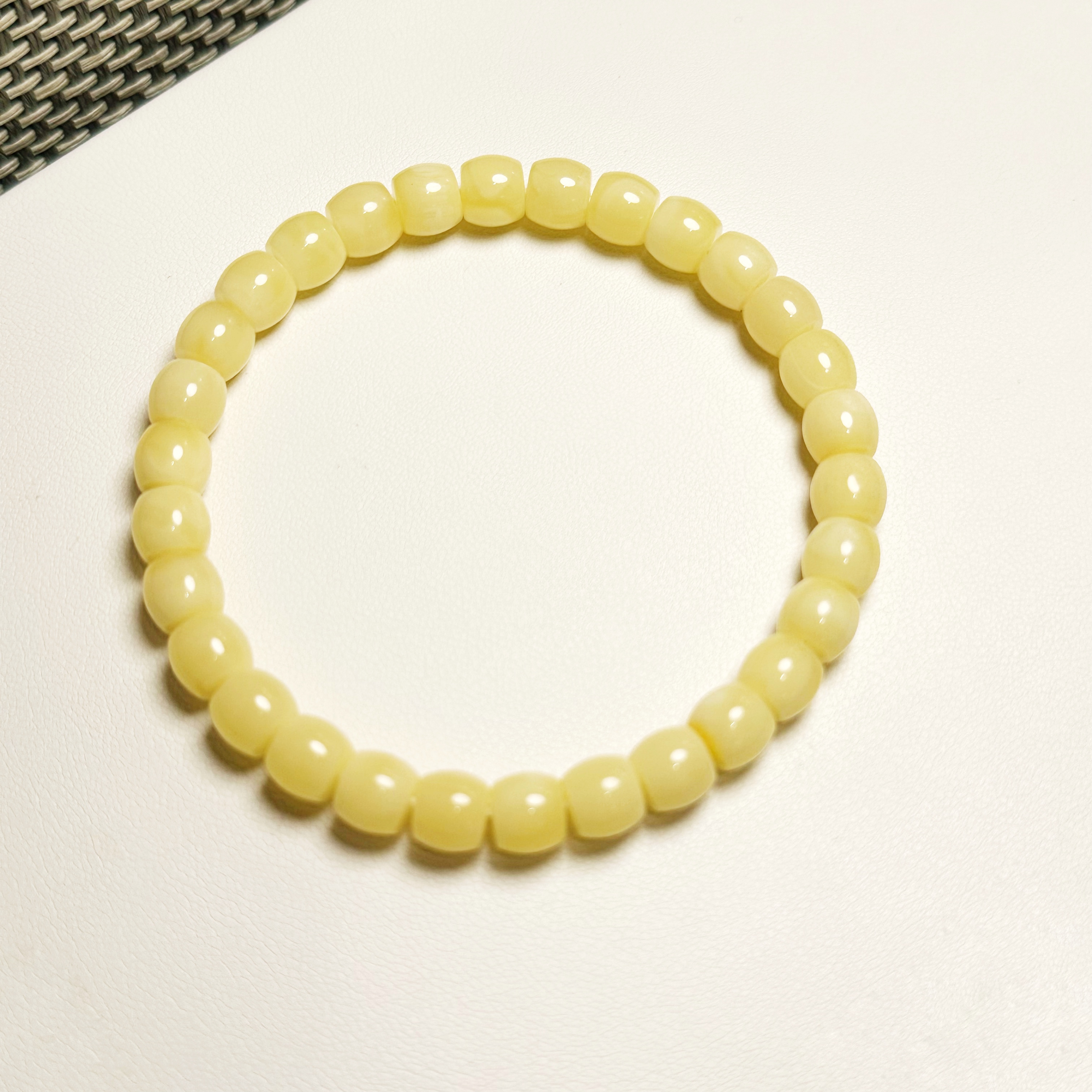 XT0465禧樘精工极限弧蜜蜡单圈手串