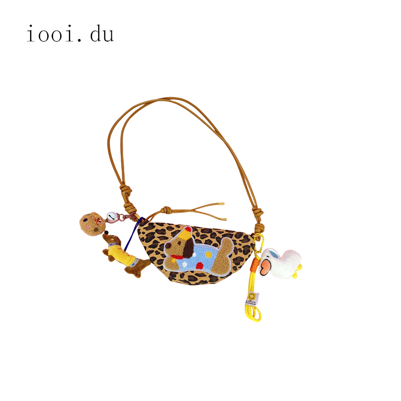 iooi.du奔跑鸭小狗DIY爱豆小众斜挎包女豹纹饺子包可爱卡通手机包