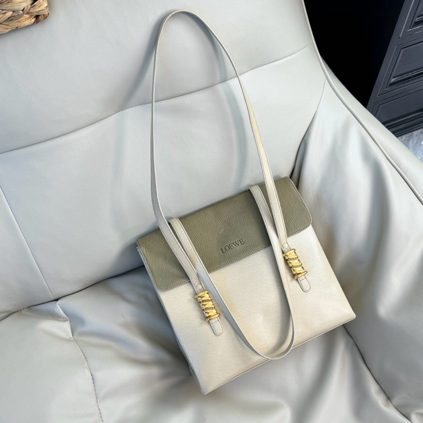 95新 LOEWE/罗意威 抹茶牛奶翻盖蛇骨单肩包