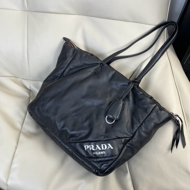 95新 Prada/普拉达 黑色全皮泡芙托特单肩包