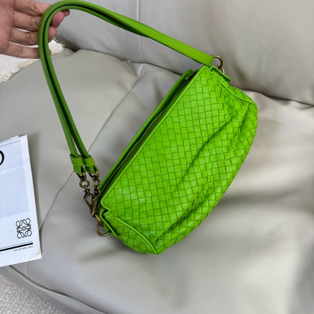 95新 BOTTEGA VENETA/葆蝶家 编织绿色单肩斜挎包