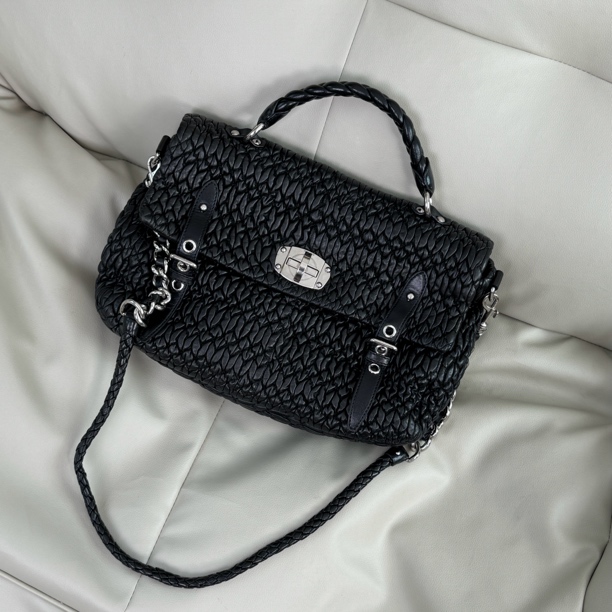 95新 MIU MIU/缪缪 褶皱黑银公文翻盖斜挎单肩包