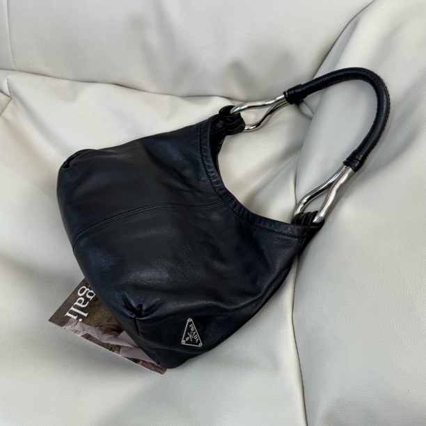95新 Prada/普拉达 黑银全皮hobo腋下单肩包