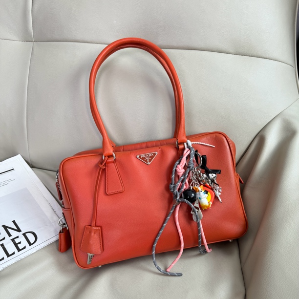 95新 Prada/普拉达 Plume30盒子单肩