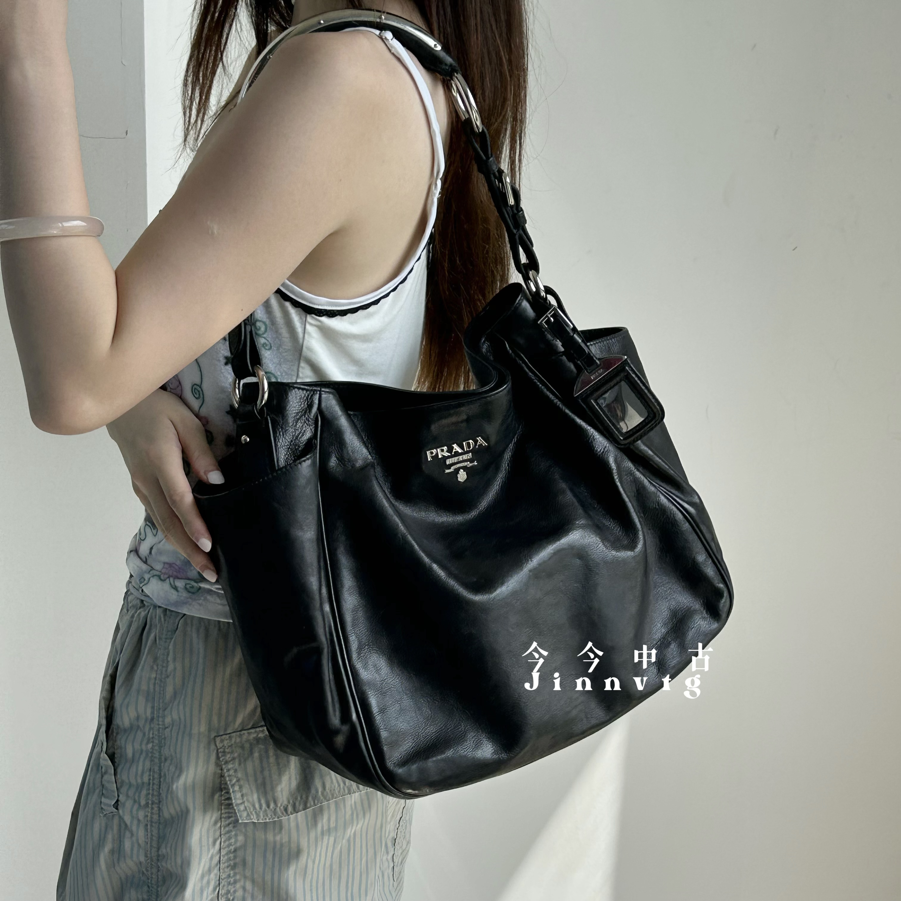95新 Prada/普拉达 黑银元宝托特单肩包