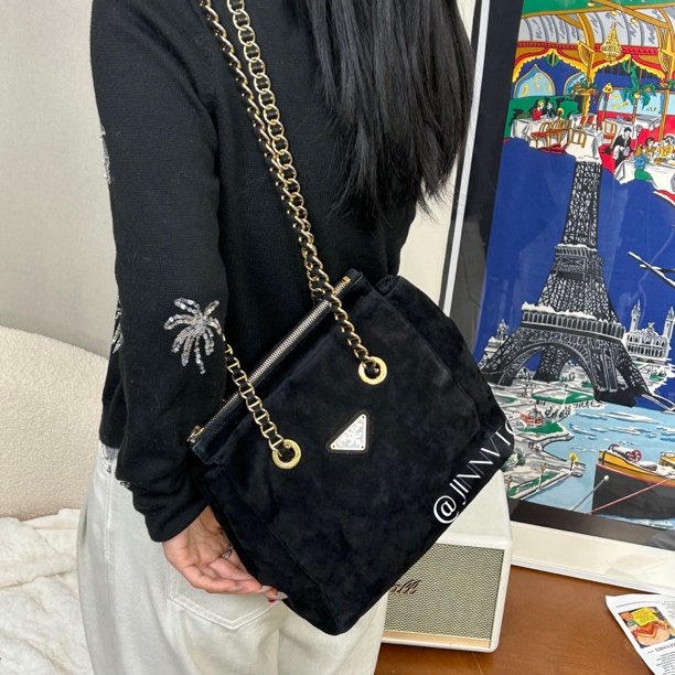 95新 Prada/普拉达 黑金麂皮降落伞链条单肩包