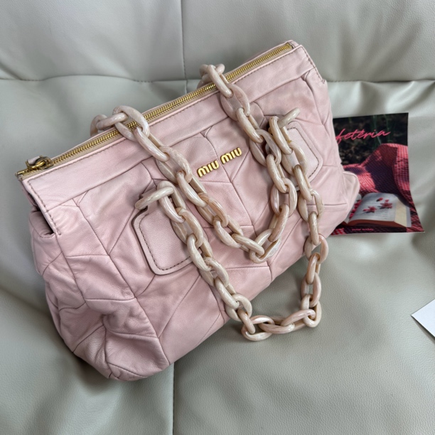 95新 MIU MIU/缪缪 渐变粉菱格亚克力单肩包