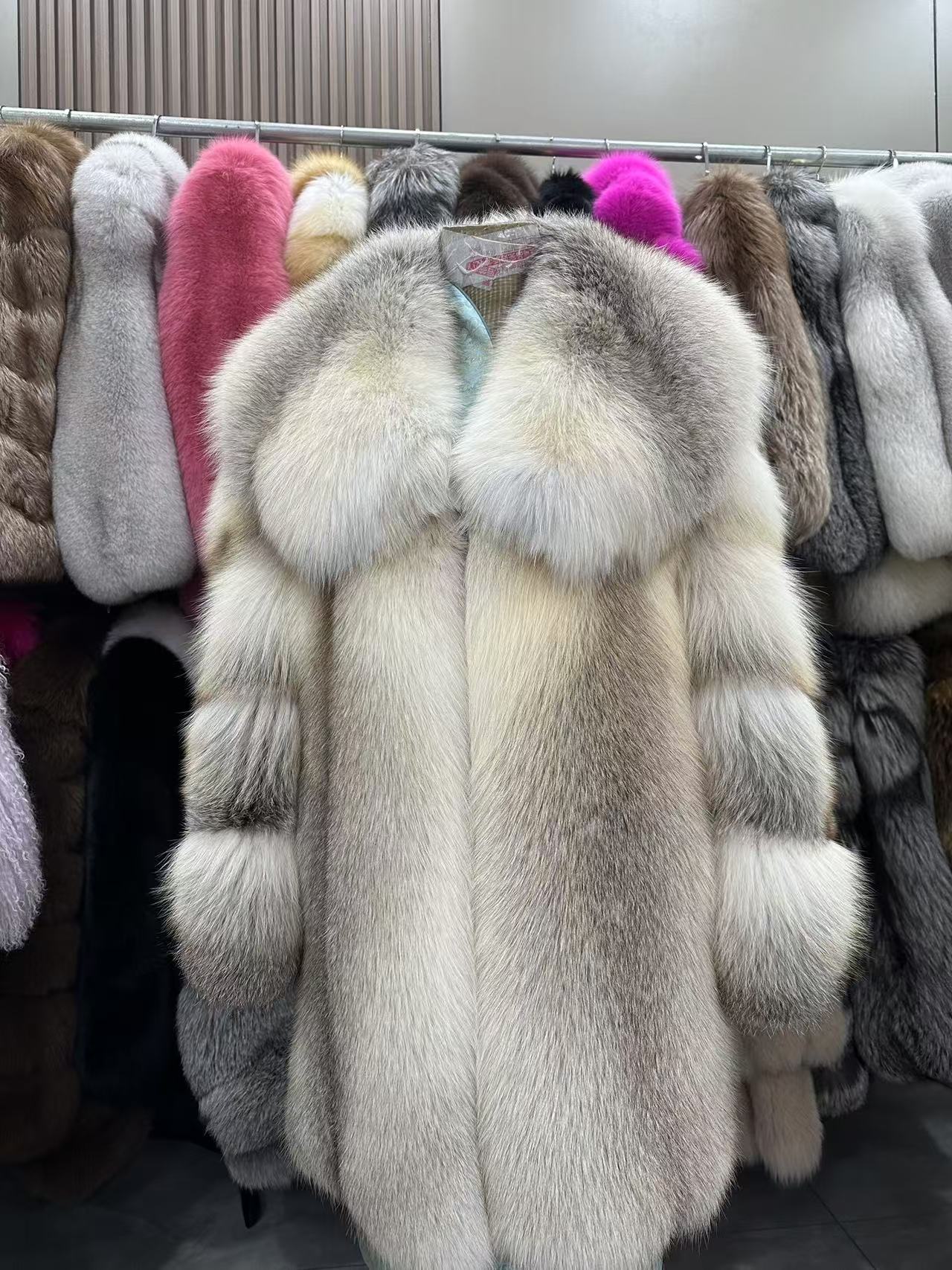 时尚潮流前线女款中长款日晖狐外套