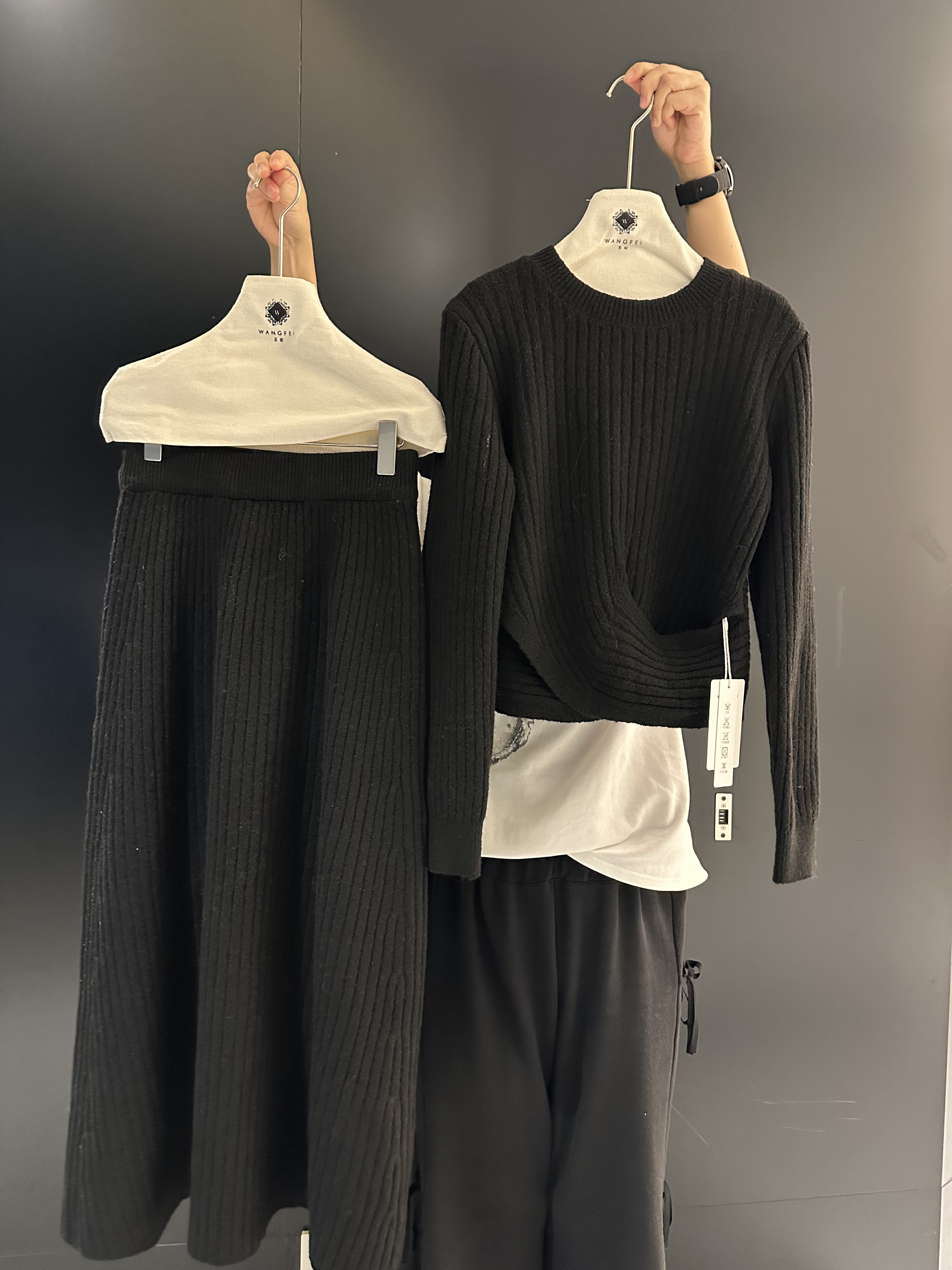 秋冬时尚女装显瘦长袖两件套洋气百搭服装气质针织韩版长款高腰