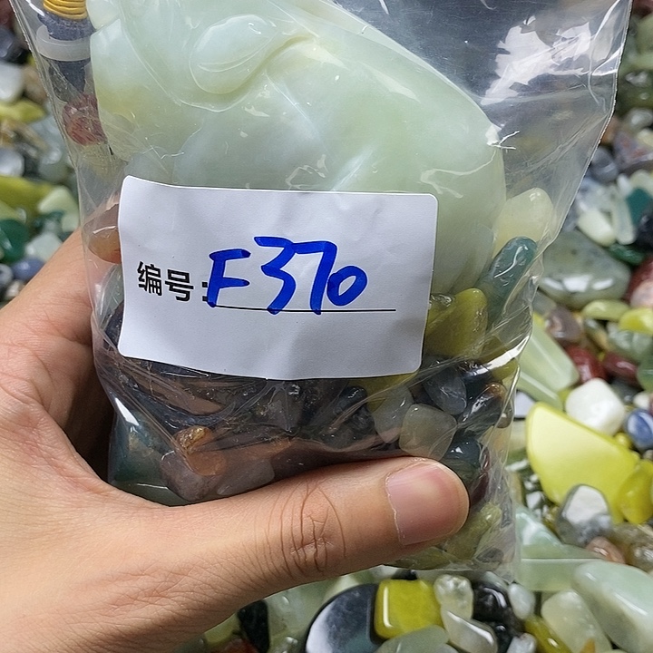 蛇纹石玉鱼缸石未镶嵌
