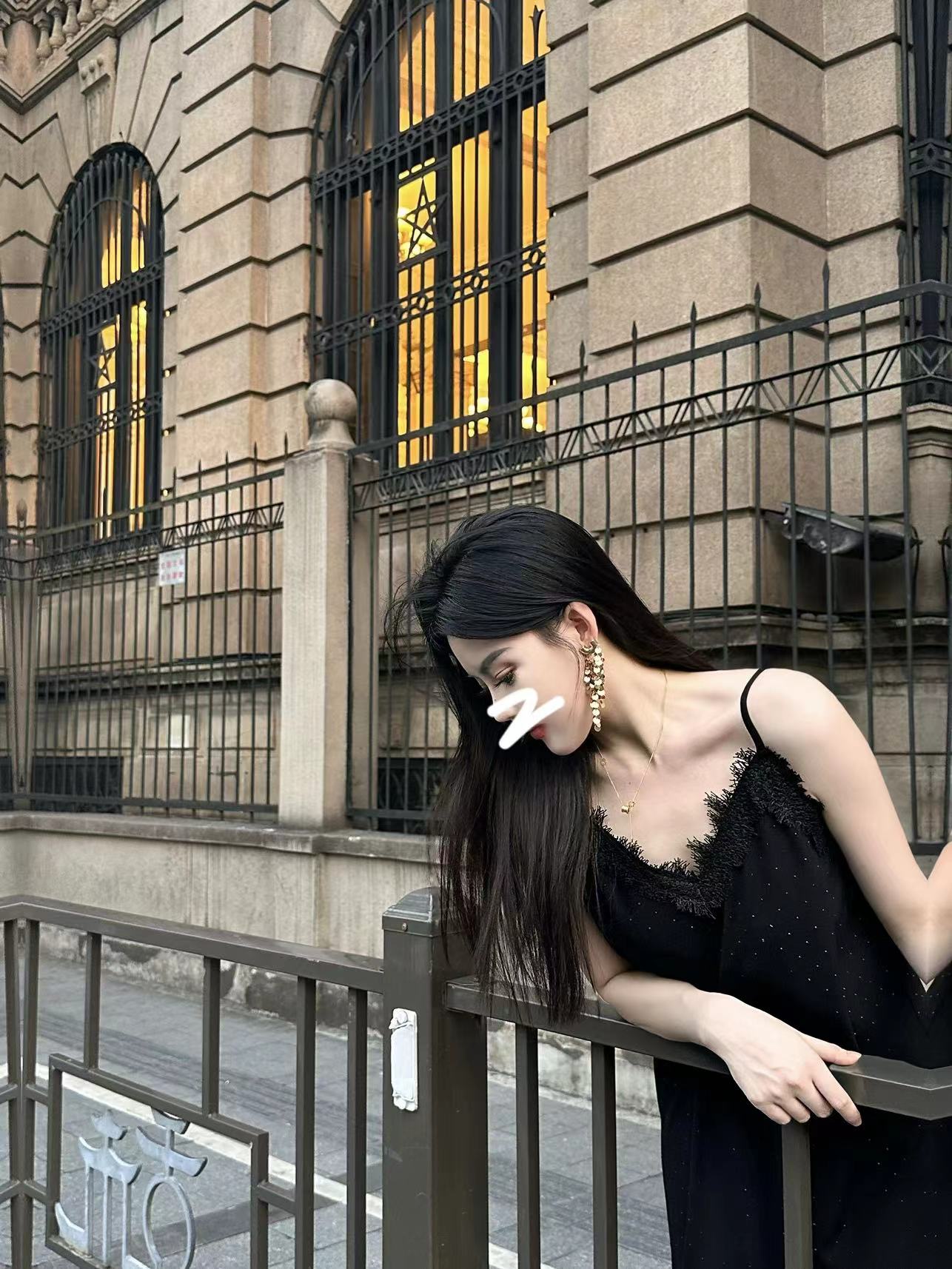 【Luis璐】魅女郎 省心穿搭黑色法式蕾丝V领吊带连衣裙4QLDD7272