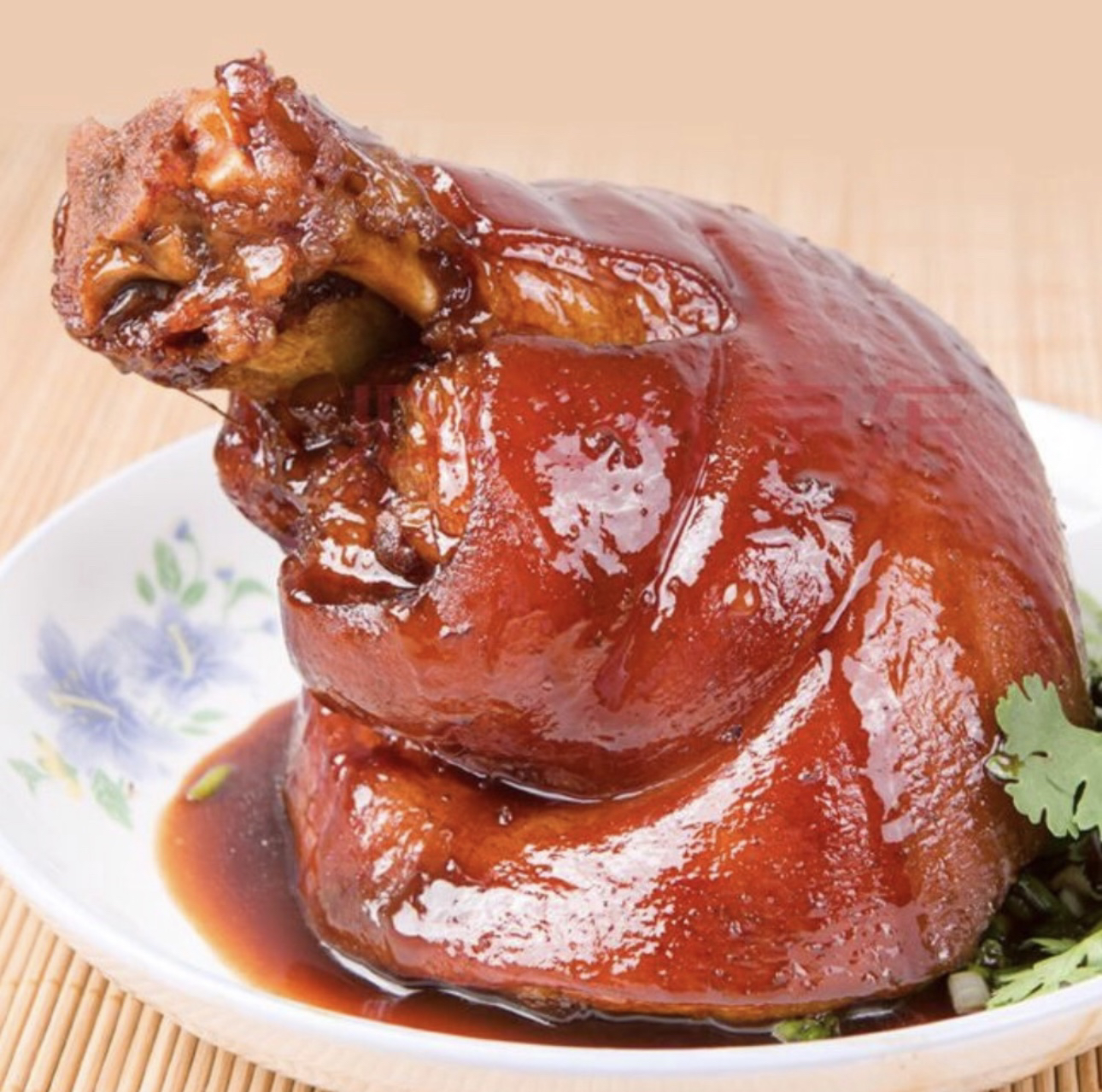 五香肘子.整只1200克左右.真空包装.现做现发.顺丰包邮.送煎饼