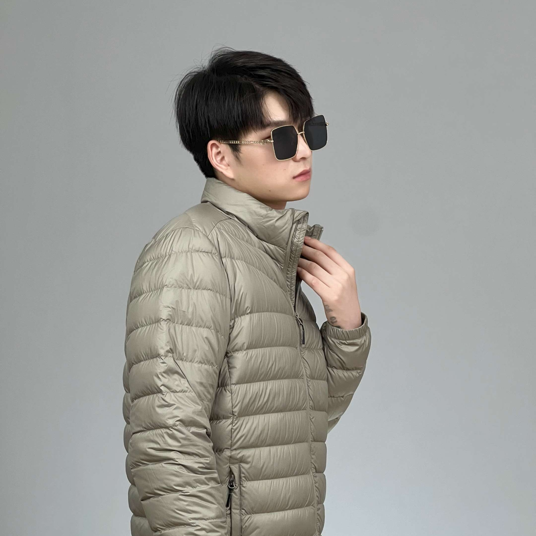 新款短款超轻外套保暖UO223AP2001运动轻薄