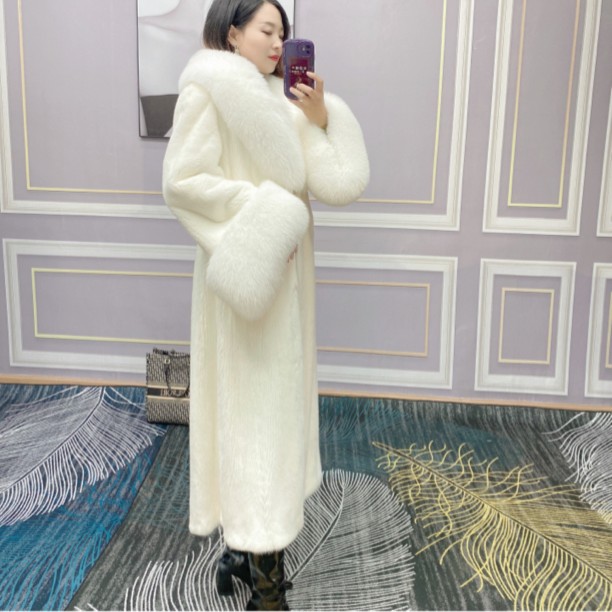 新款女装修身中长款白色网红时尚冬季高端气质长袖水貂