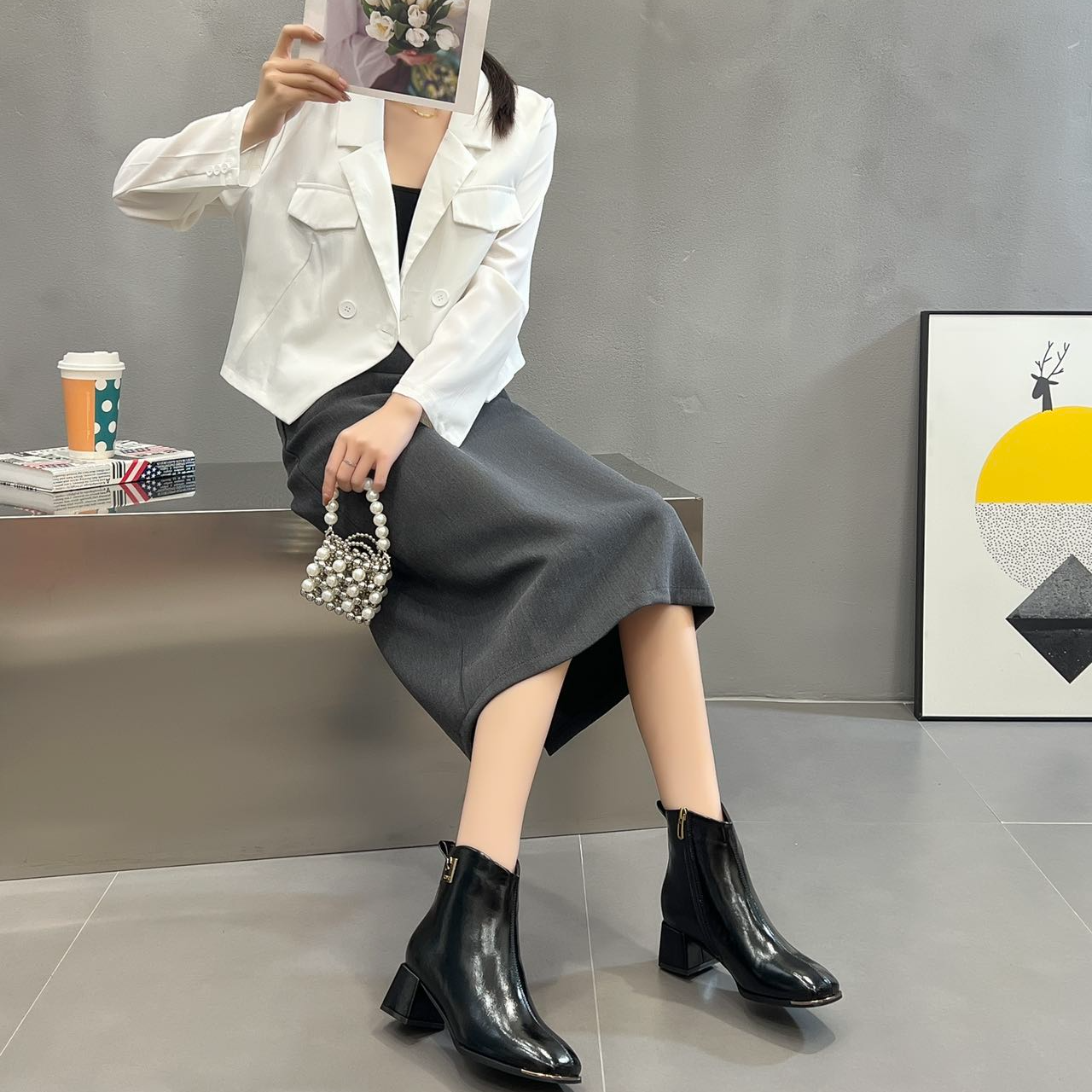 2023秋冬时尚女靴百搭真皮粗跟厚底高跟英伦风方头漆皮女鞋M6018
