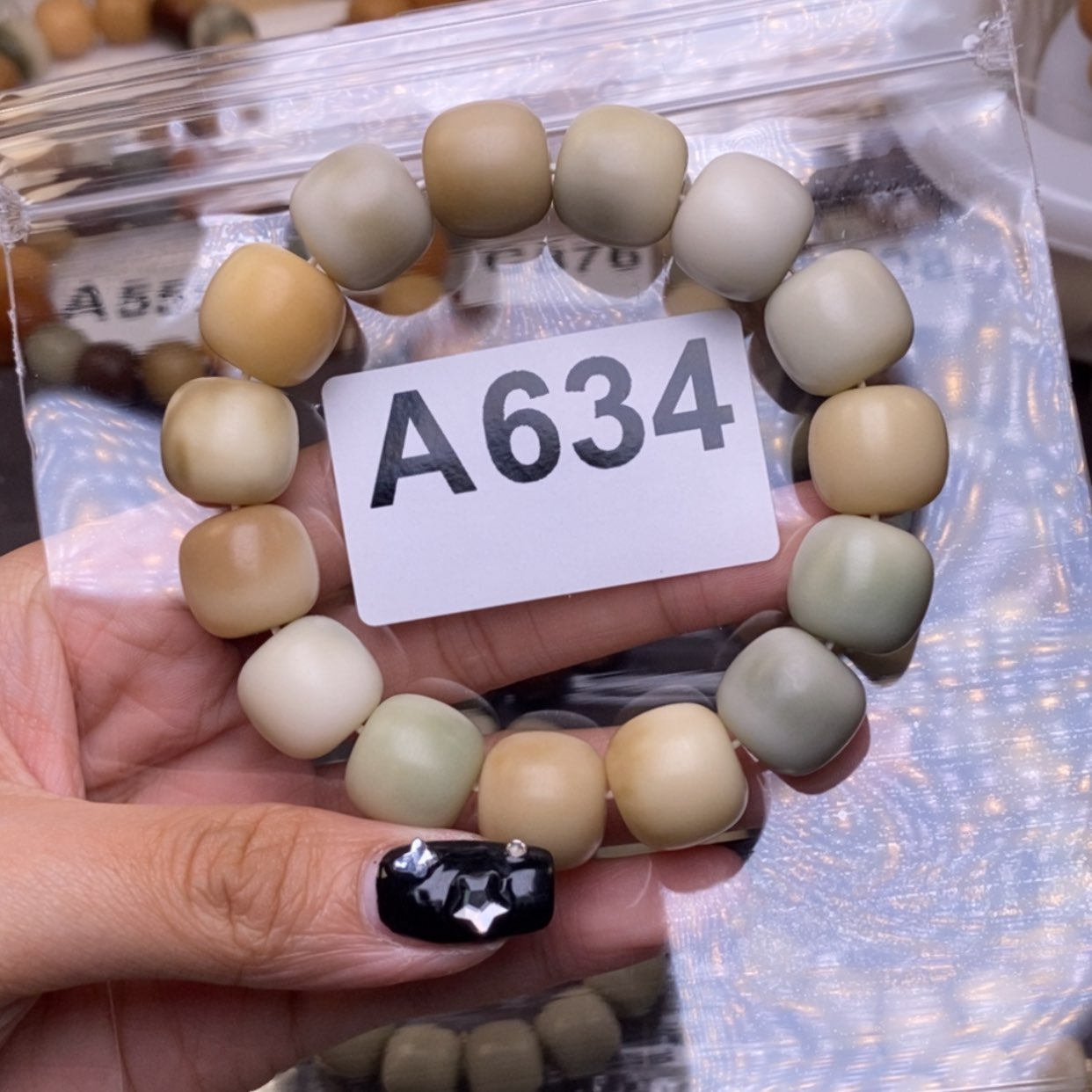 【闪购商品】白玉菩提吊坠奶***淋