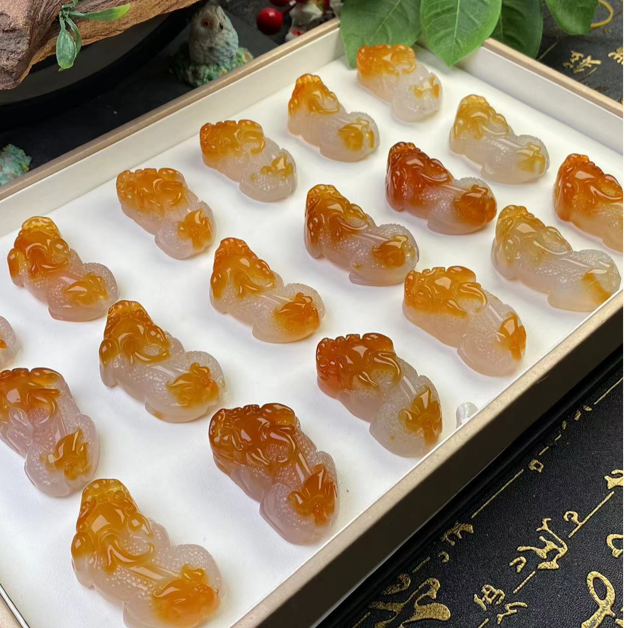 2220011/天然玛瑙身披黄金甲貔貅吊坠 多样性一件发