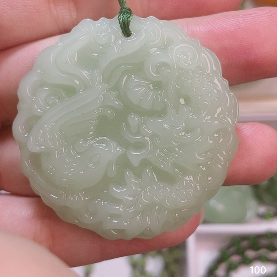 挂坠浅绿色龙凤呈祥时尚