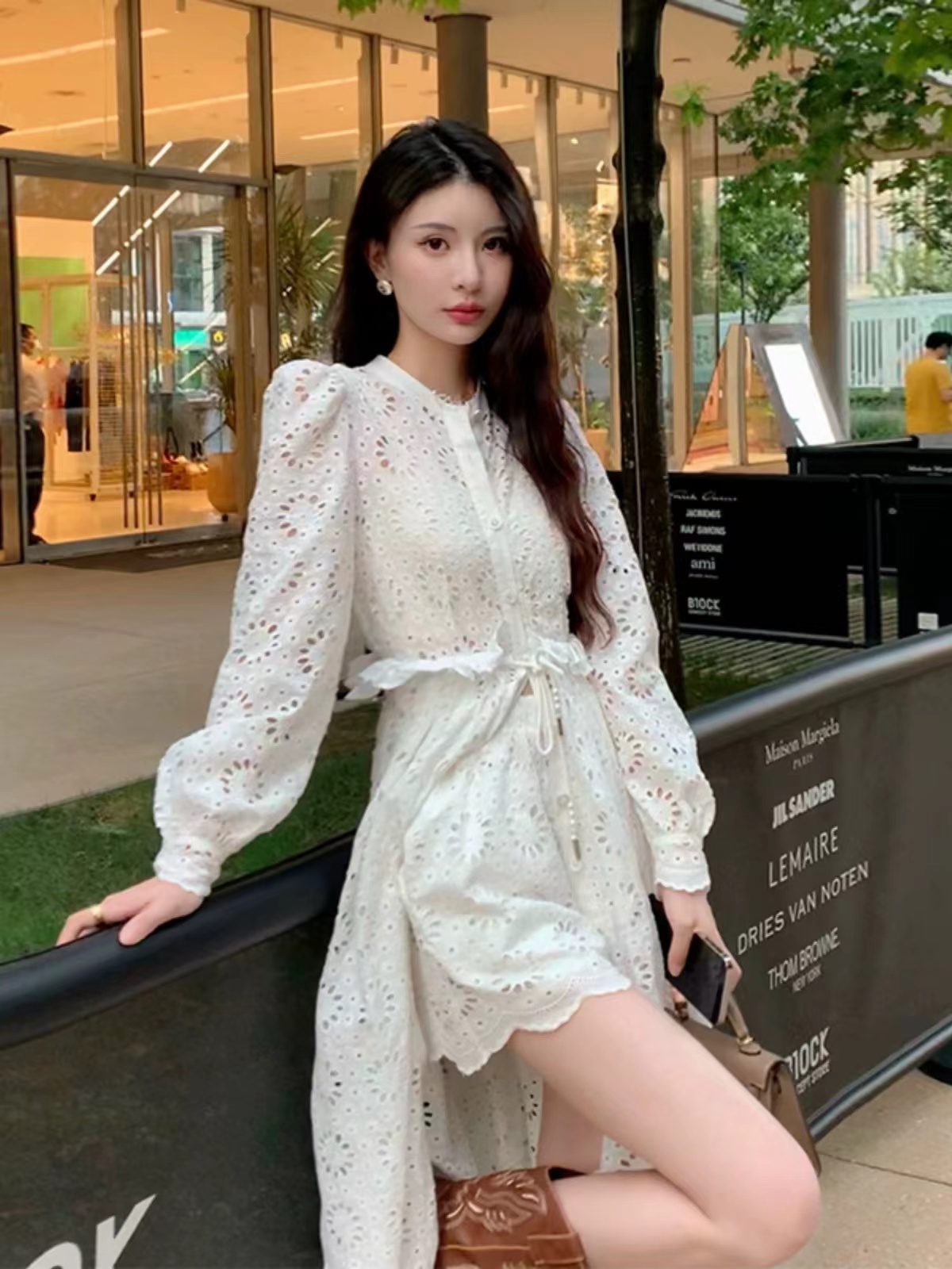 【米兰往事】2024新款气质设计感白色蕾丝中长款镂空显瘦温柔风裙子