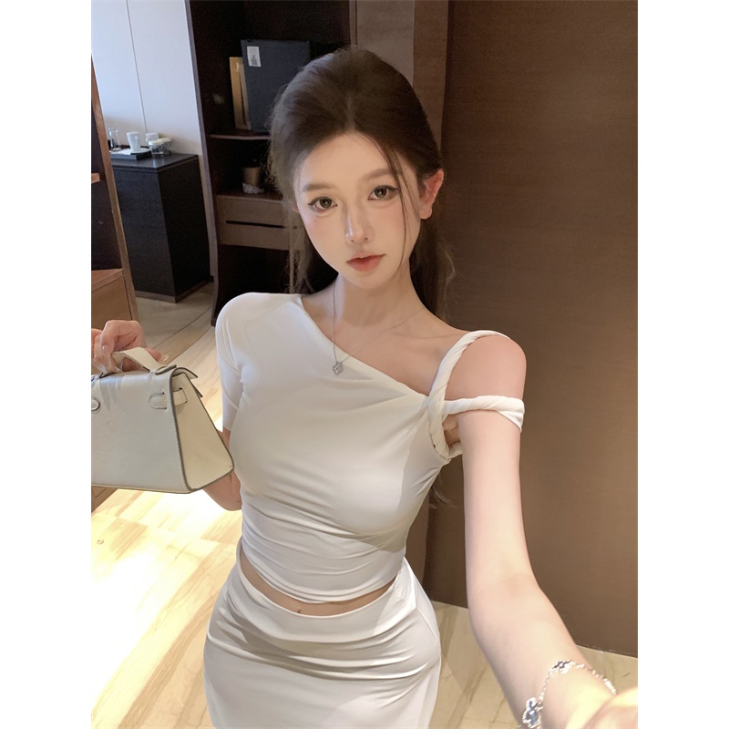 夏季独特别致斜领不规则露肩紧身短款上衣设计感甜辣妹短袖t恤女
